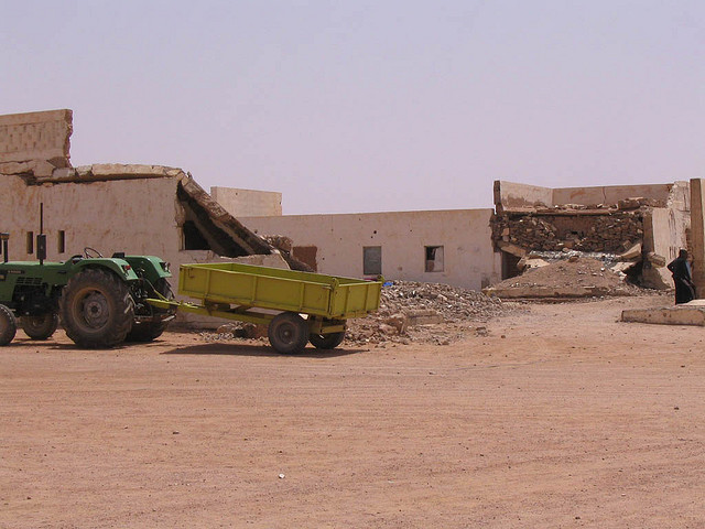 Phần còn lại của doanh trại Tây Ban Nha cũ ở Tifariti sau các cuộc không kích của Maroc năm 1991