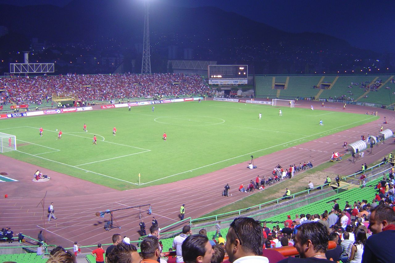สนามกีฬาอาซิม เฟร์ฮาตอวิช ฮาเซ ในซาราเยโวเป็นเจ้าภาพพิธีเปิดโอลิมปิกฤดูหนาว 1984