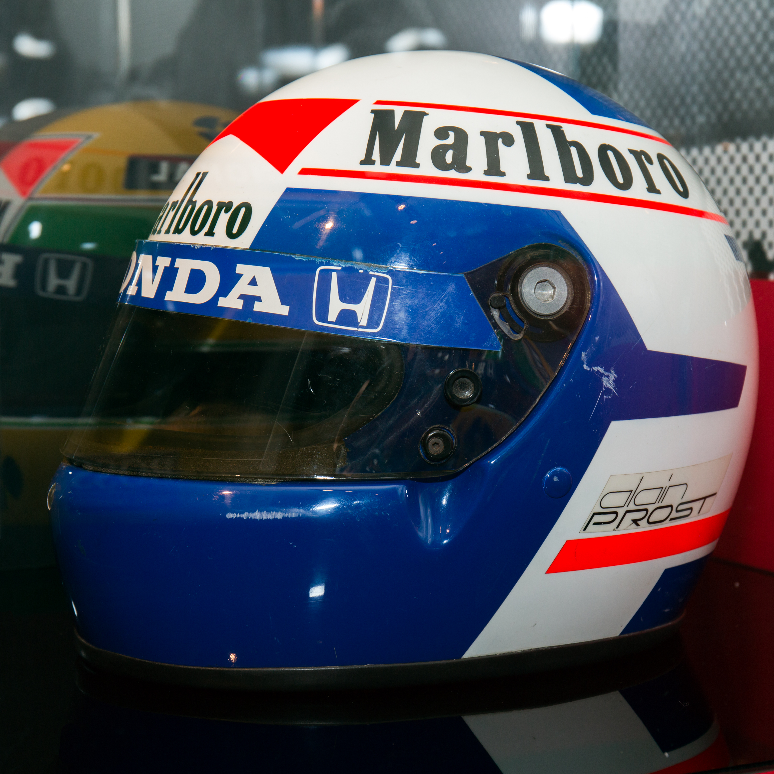 Helmet Prost untuk musim 1988 Formula Satu.