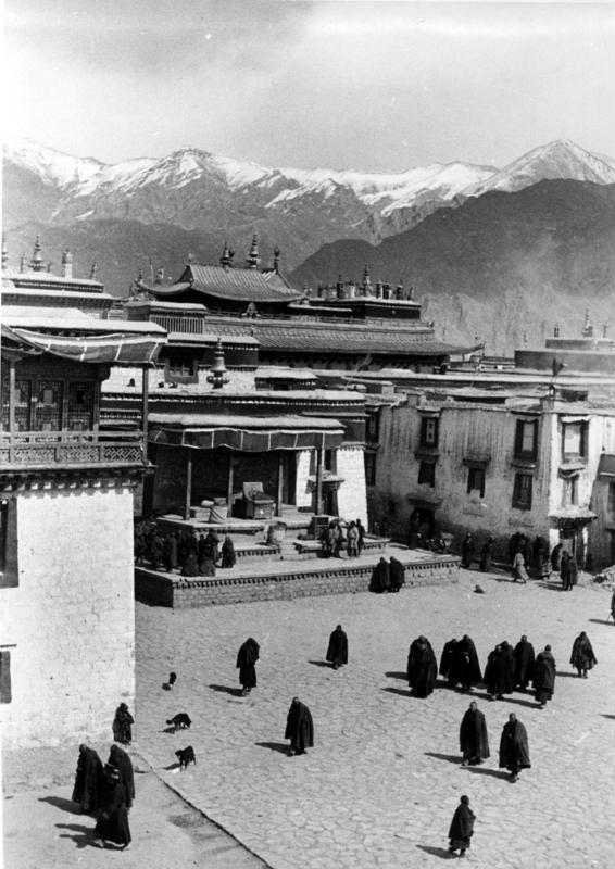 봉기의 마지막 전투는 조캉에서 벌어졌는데, 1938년 사진이 여기에 나와 있습니다.