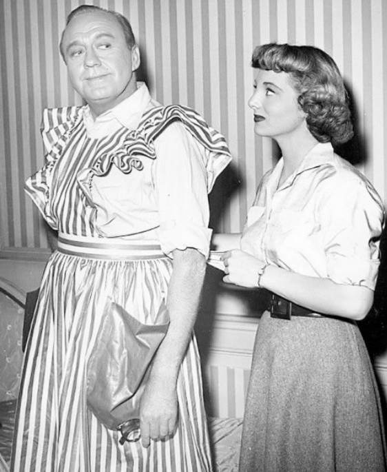 1954년 TV 쇼 세트장에서 잭 베니와 딸 조안