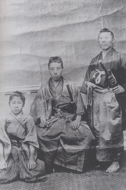 다카스기 신사쿠(중앙)와 그의 추종자 미타니 구니마쓰(왼쪽), 이토 히로부미(오른쪽)