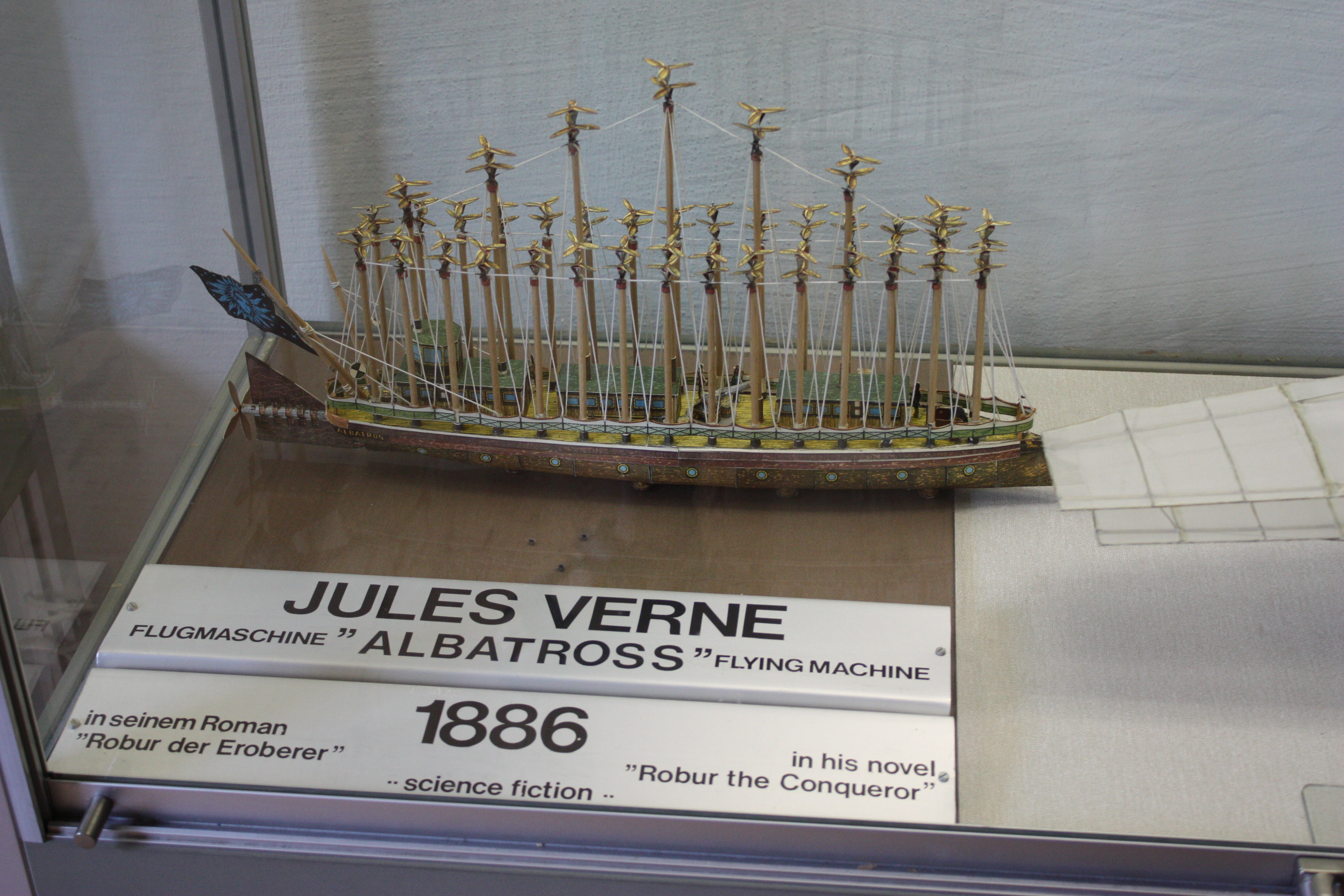 Model Albatros dari Robur Sang Penakluk.