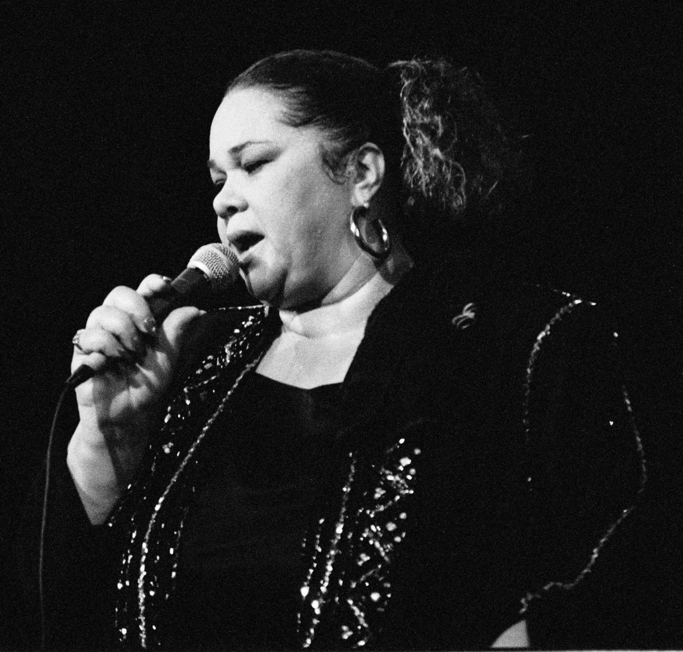 Etta James membuat persembahan di Perancis pada Julai 1990