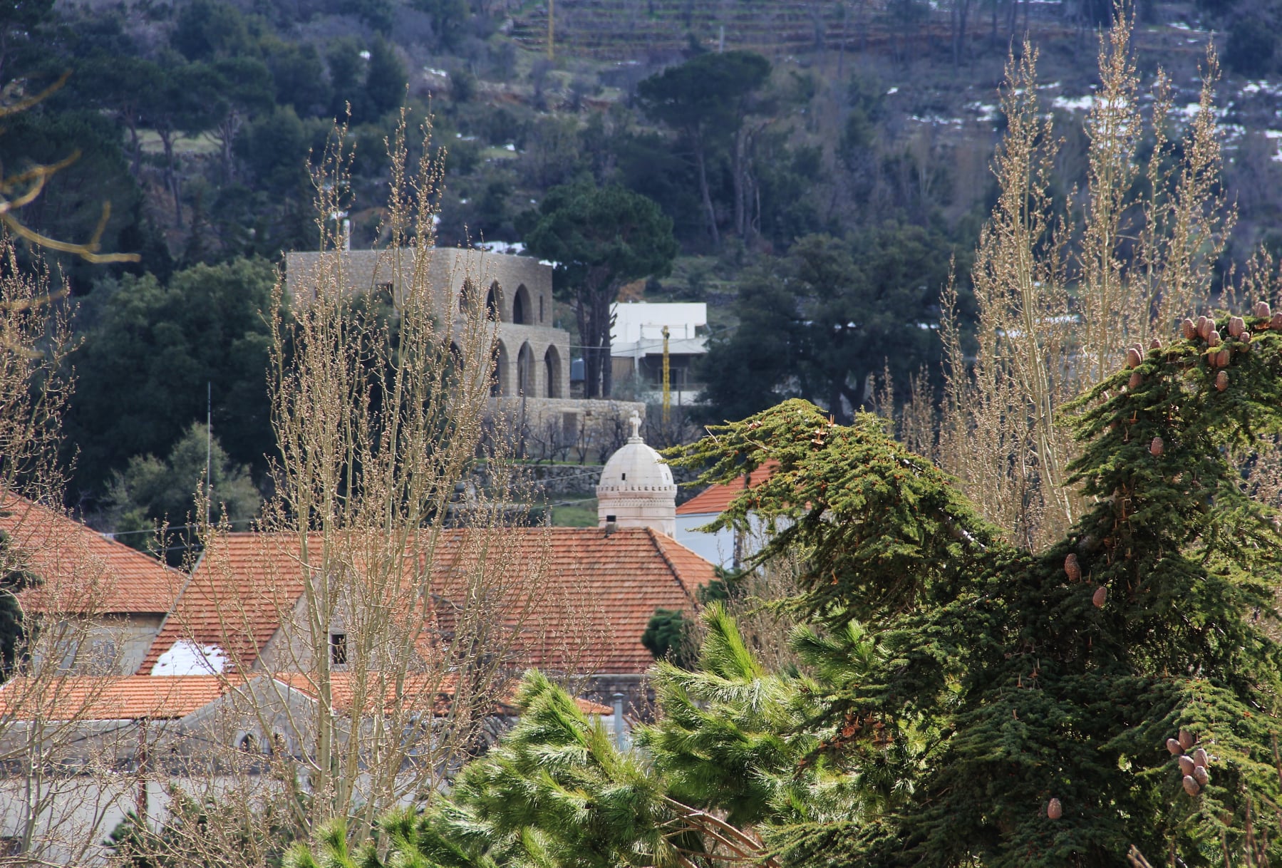 Gereja Kristian dan Druze Khalwa di Pergunungan Shuf: Dari segi sejarah; orang Druze dan orang Kristian di Pergunungan Shuf hidup dalam harmoni yang lengkap.