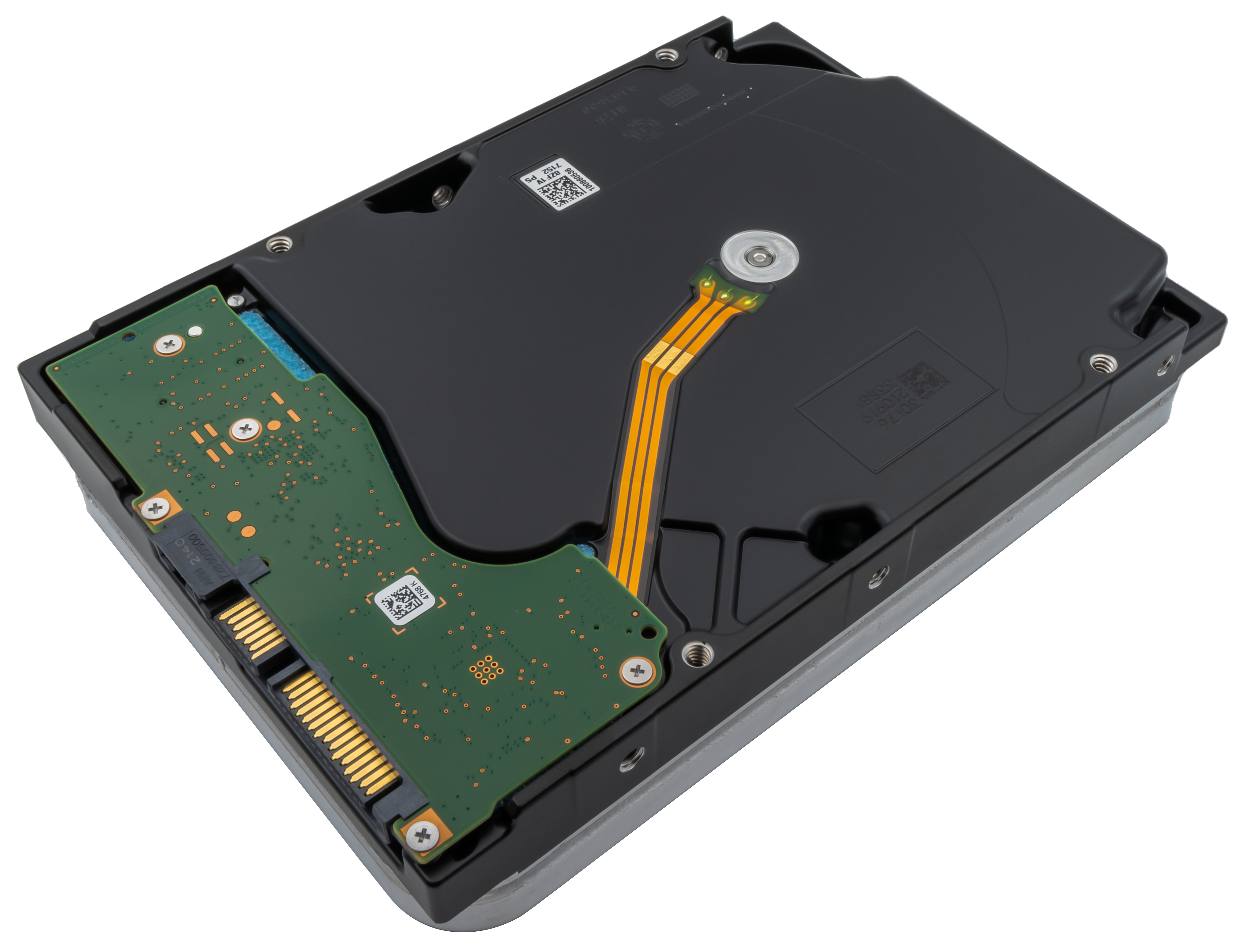 이 이미지는 시게이트 EXOS X18 18TB HDD 뒷면을 비스듬히 본 모습을 보여줍니다