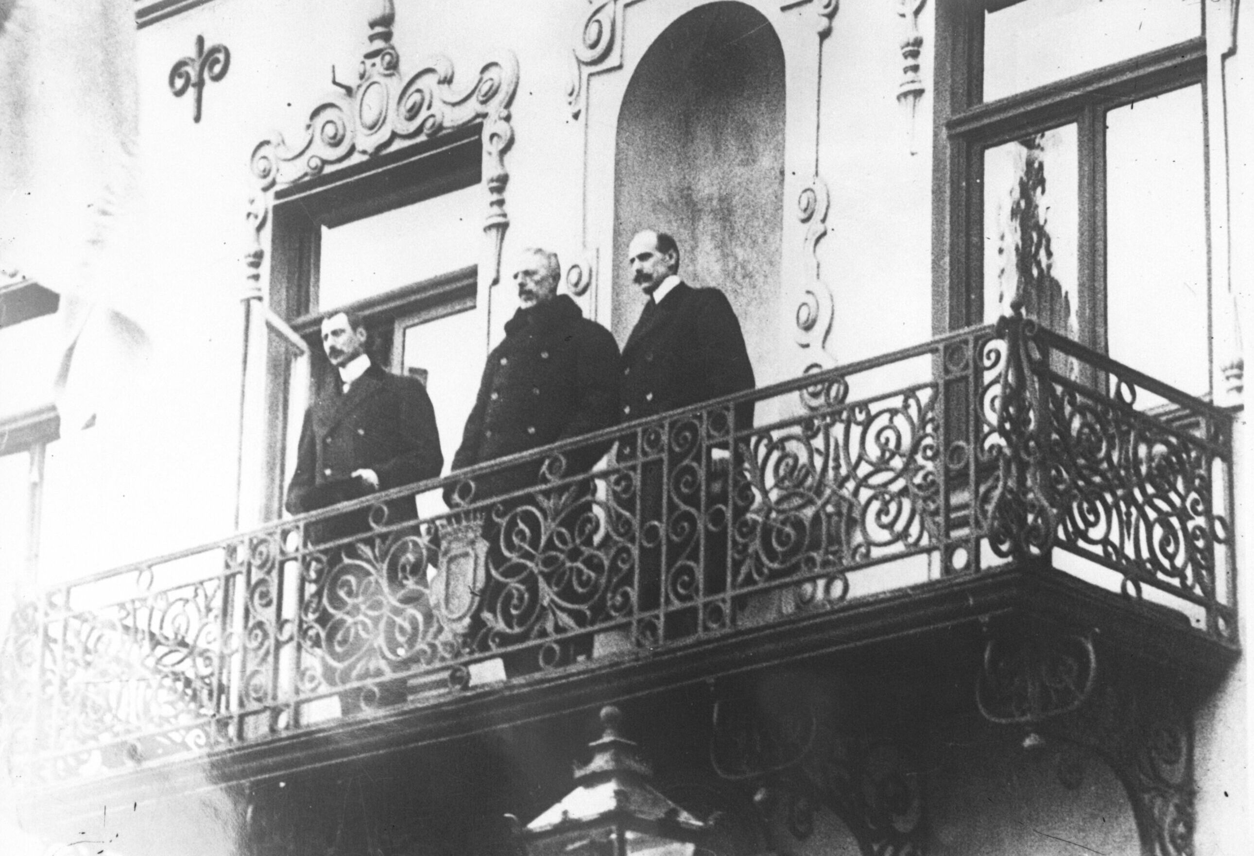 1914년 12월 말뫼에서 열린 스칸디나비아 3국 왕 회담의 크리스티안 10세, 구스타프 5세 그리고 호콘 7세