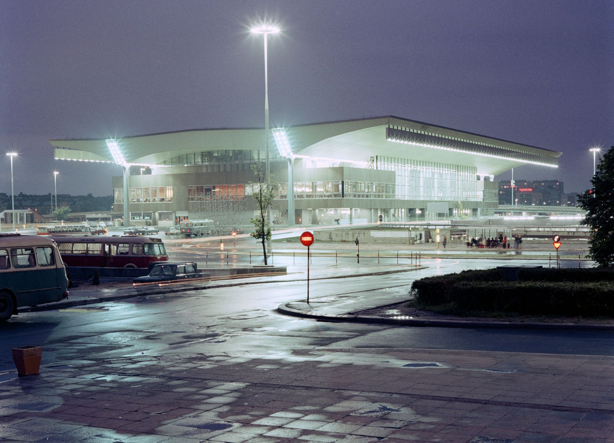 1975年12月5日、ワルシャワ中央駅の開通式に出席したギエレク