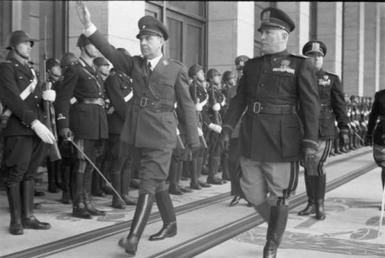 1941年、イタリアがクロアチアを主権国家として承認した際のアンテ・パヴェリッチとベニート・ムッソリーニ