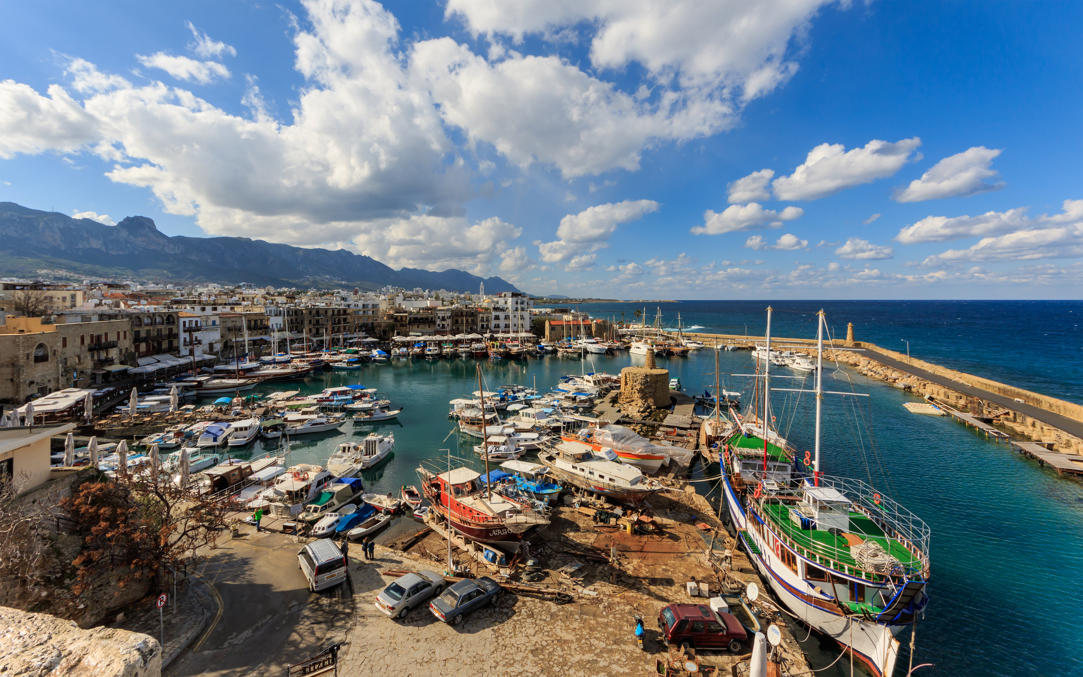 Kyrenia (Girne) là một trong những khu nghỉ mát chính ở Bắc Síp. Du lịch là một trong những ngành kinh tế chủ đạo của nền kinh tế Bắc Síp.