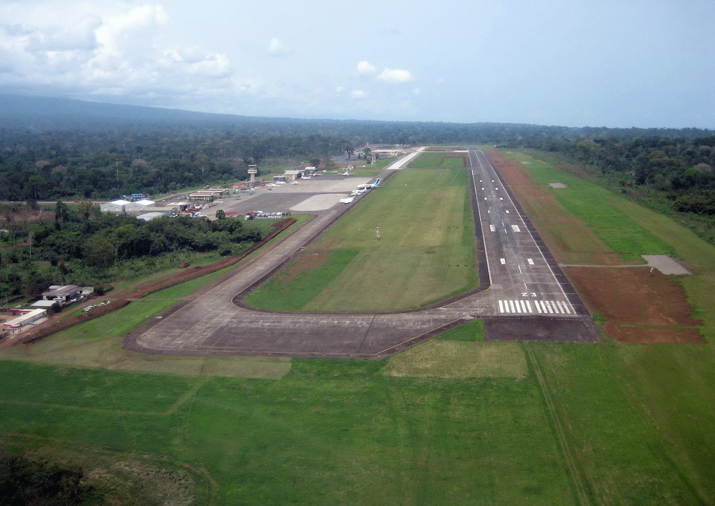 비오코섬 푼타 에우로파에 위치한 말라보 국제공항(스페인어: Aeropuerto de Malabo)