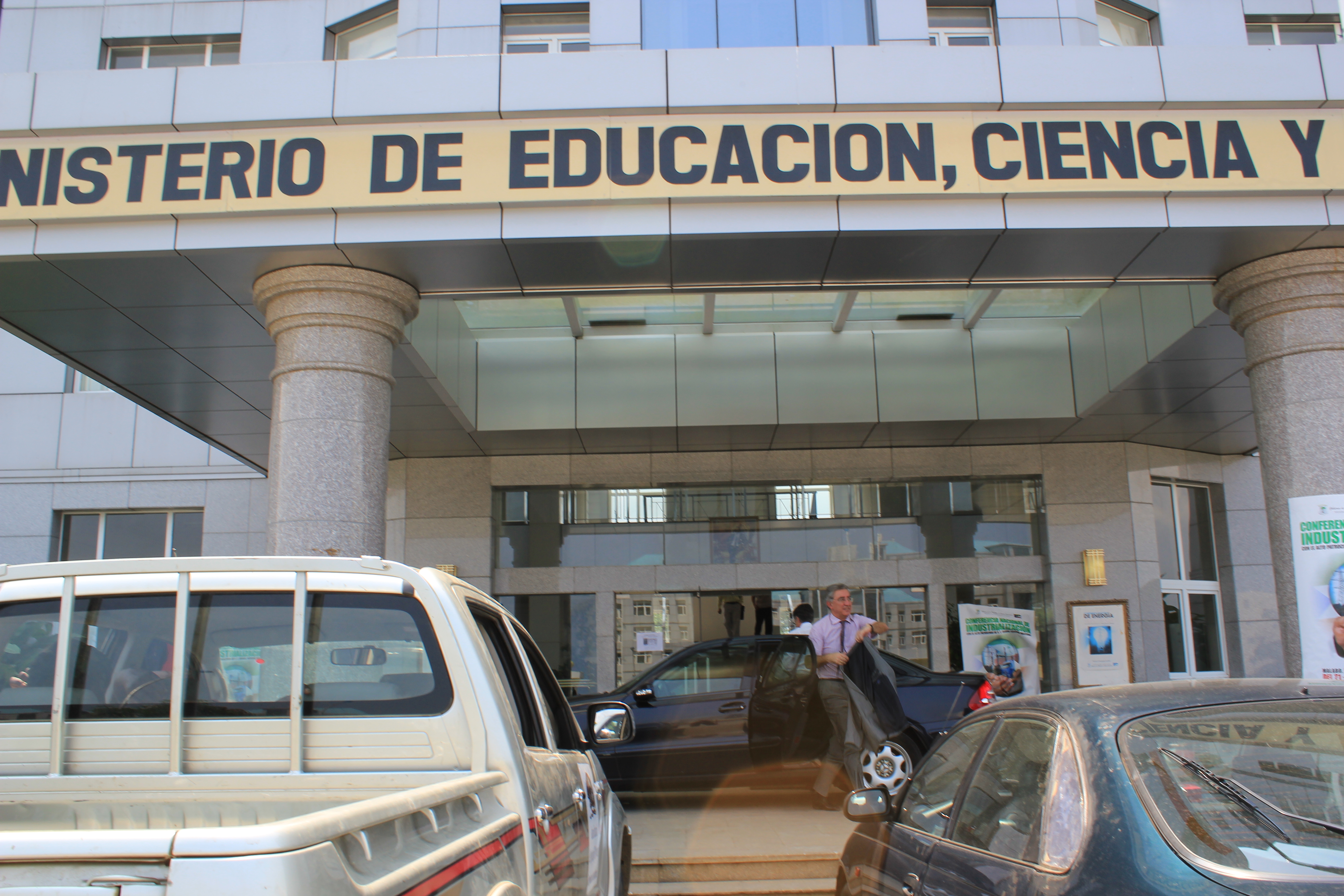 교육과학체육부 (스페인어: Ministerio de Educación, Ciencia y Deportes)