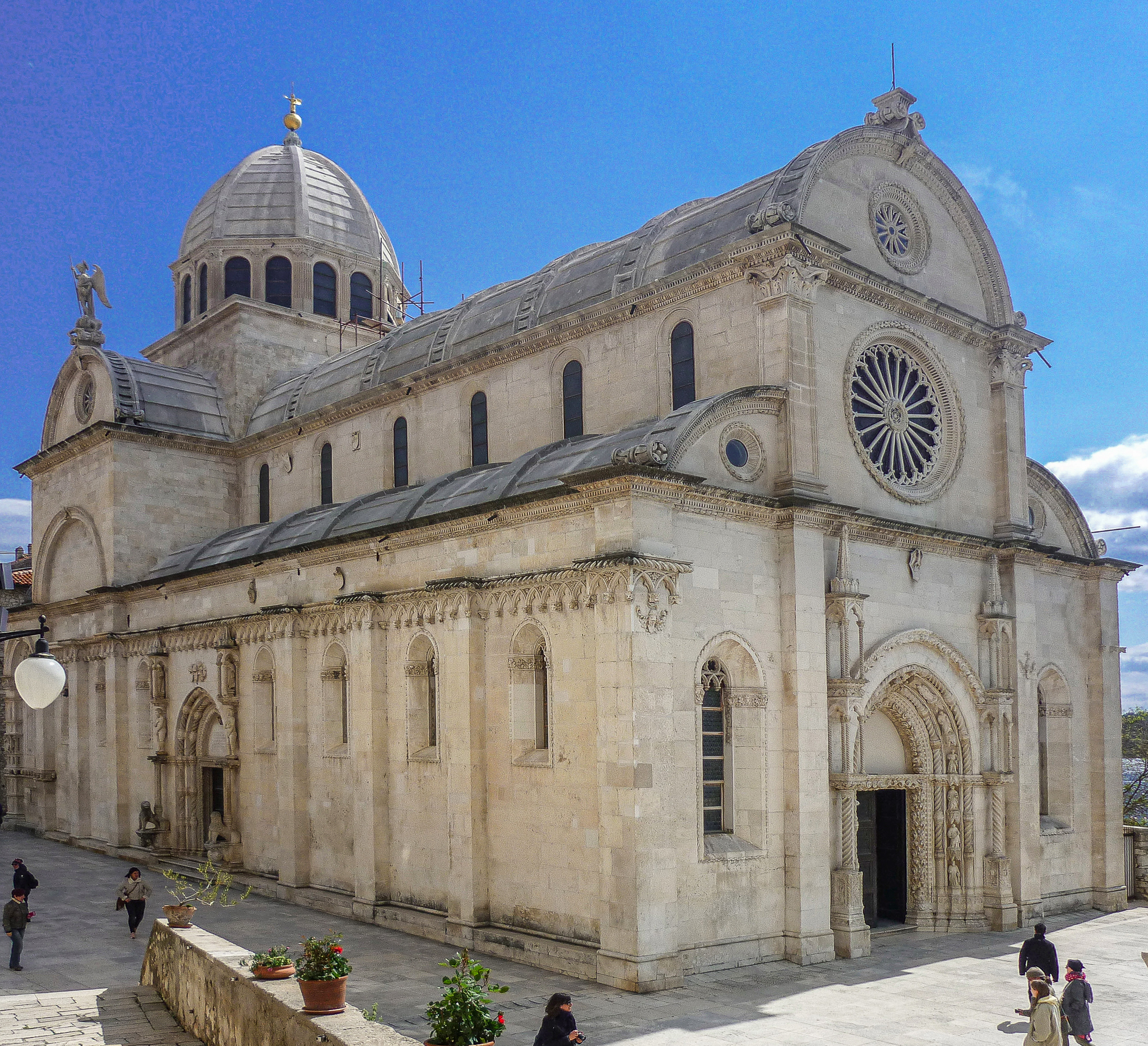 Katedral Šibenik, sejak tahun 2000 masuk dalam Daftar Warisan Dunia UNESCO