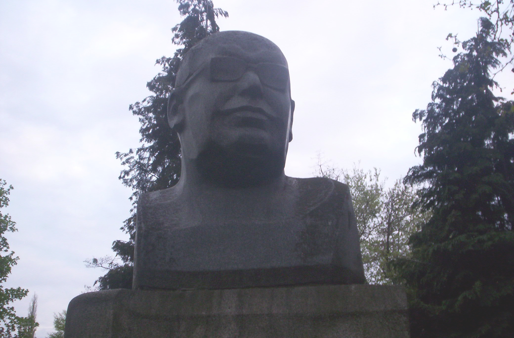 브로츠와프 경제대학교에 있는 오스카르 랑게 기념비