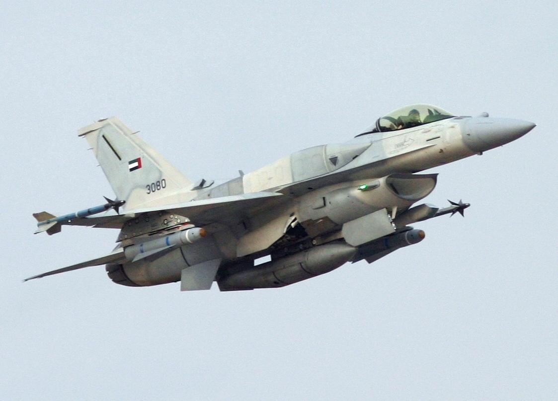 F-16 Desert Falcon dari Angkatan Udara Uni Emirat Arab