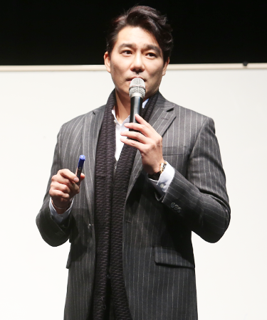 배우 이태곤의 모습