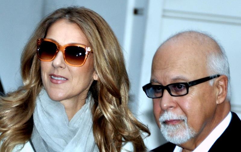 Istri René Angélil, Celine Dion (kanan), bersamanya pada tahun 2012.