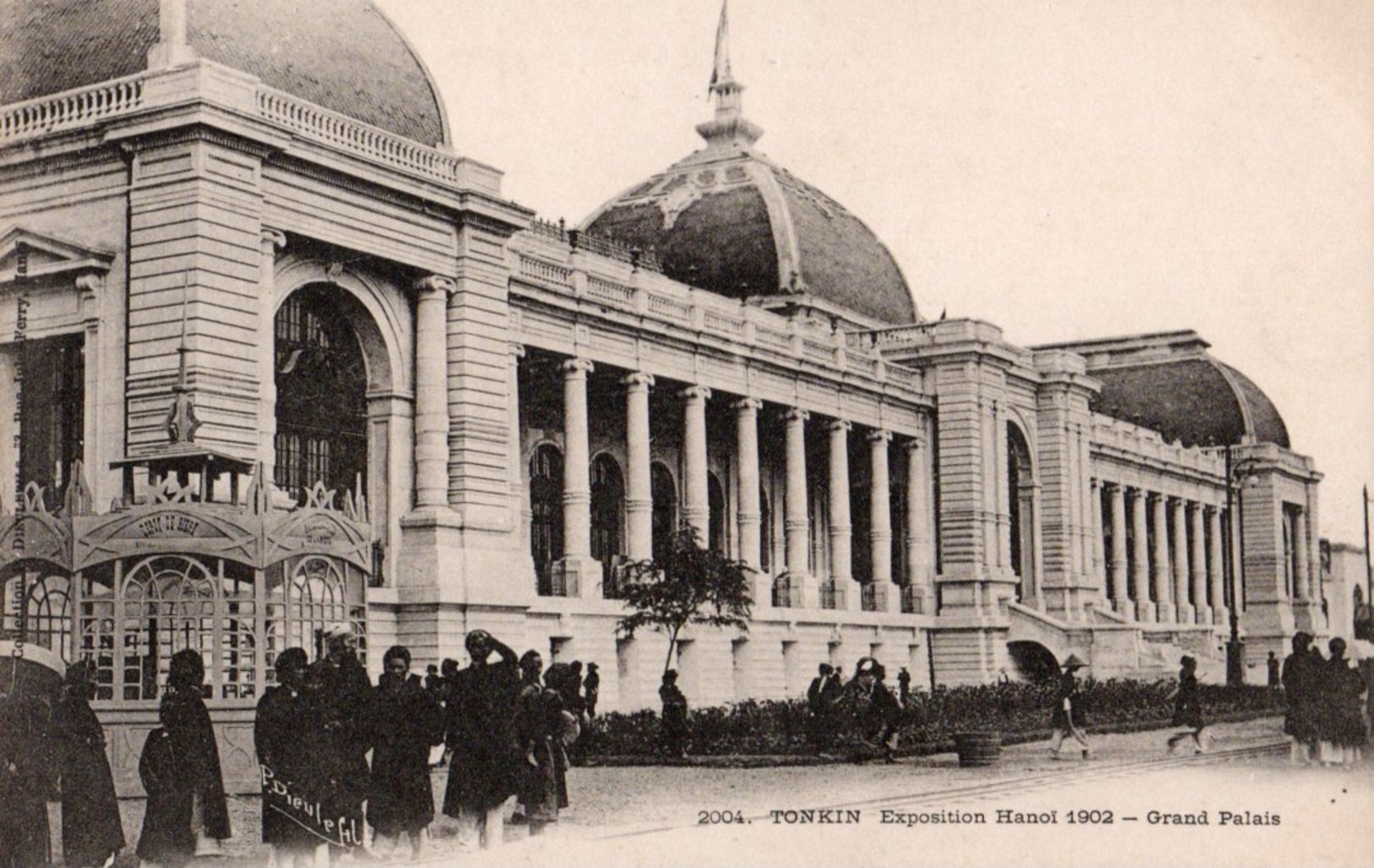 1902-1903년 하노이 박람회를 위해 지어진 그랑 팔레. 하노이가 프랑스령 인도차이나의 수도가 되었을 때의 모습이다.
