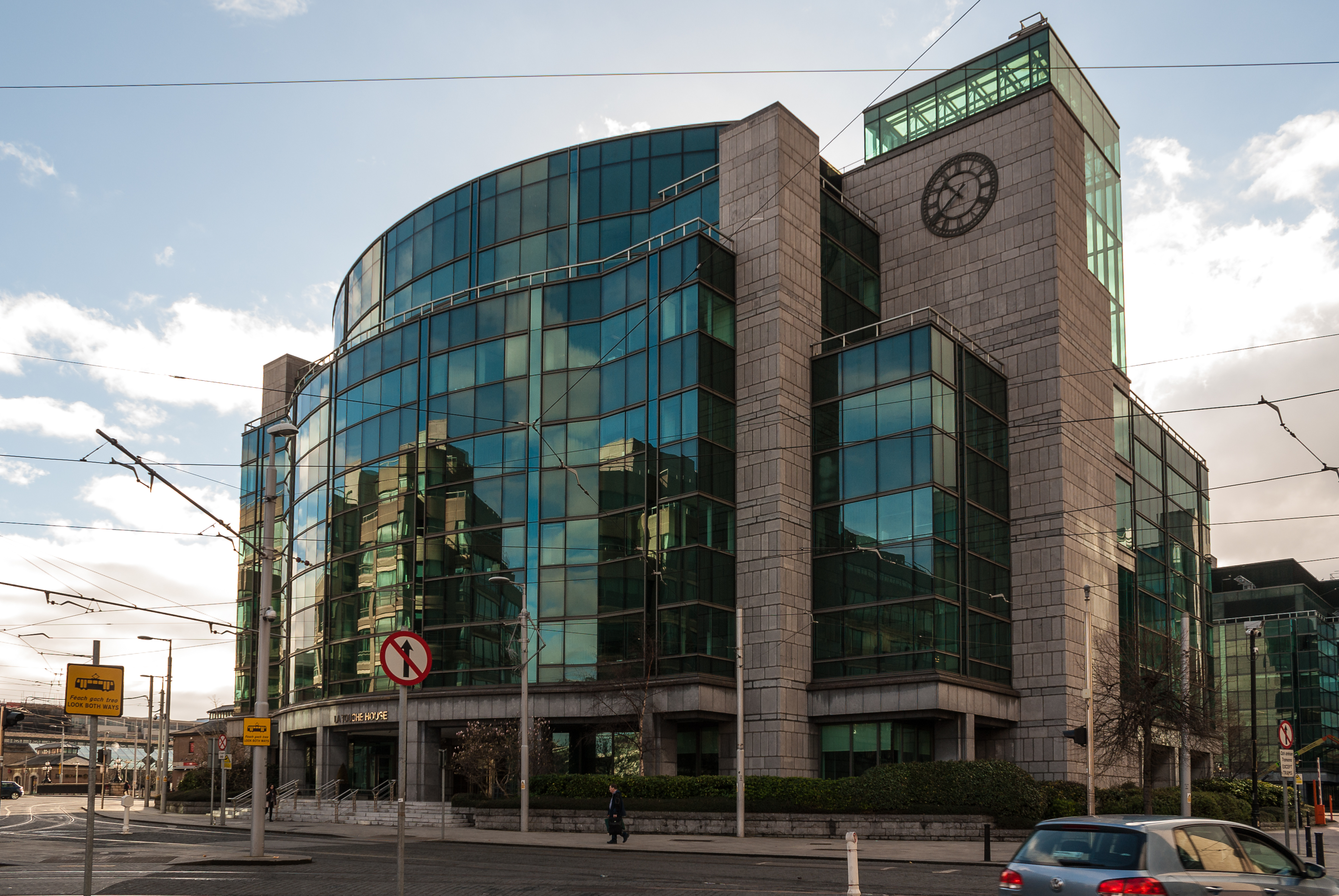 Pusat Perkhidmatan Kewangan Antarabangsa di Dublin.