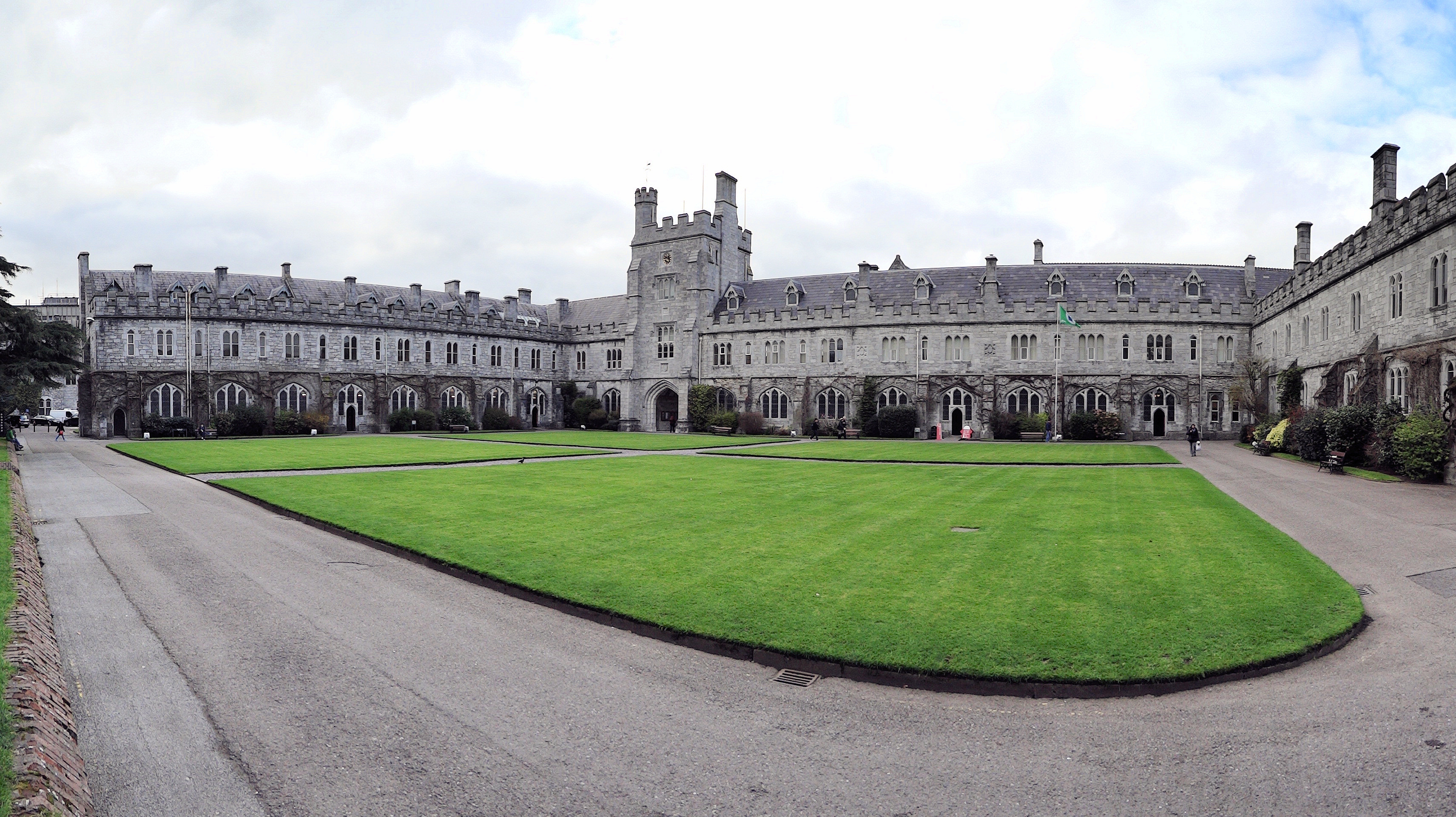 Kolej Universiti Cork diasaskan pada tahun 1845 dan merupakan universiti konstituen Universiti Nasional Ireland.