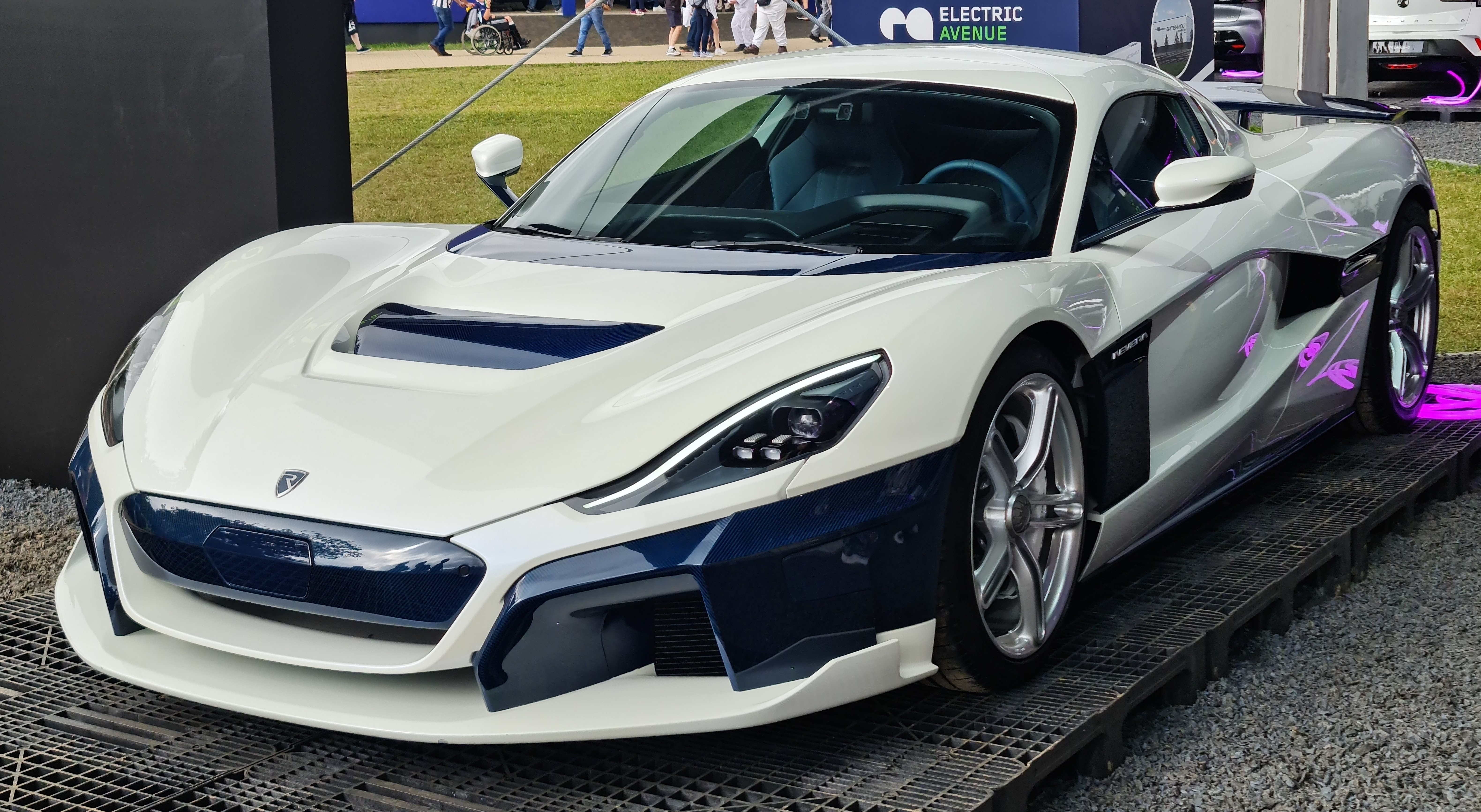 Mobil listrik Rimac Nevera dirancang dan dibuat di Kroasia.