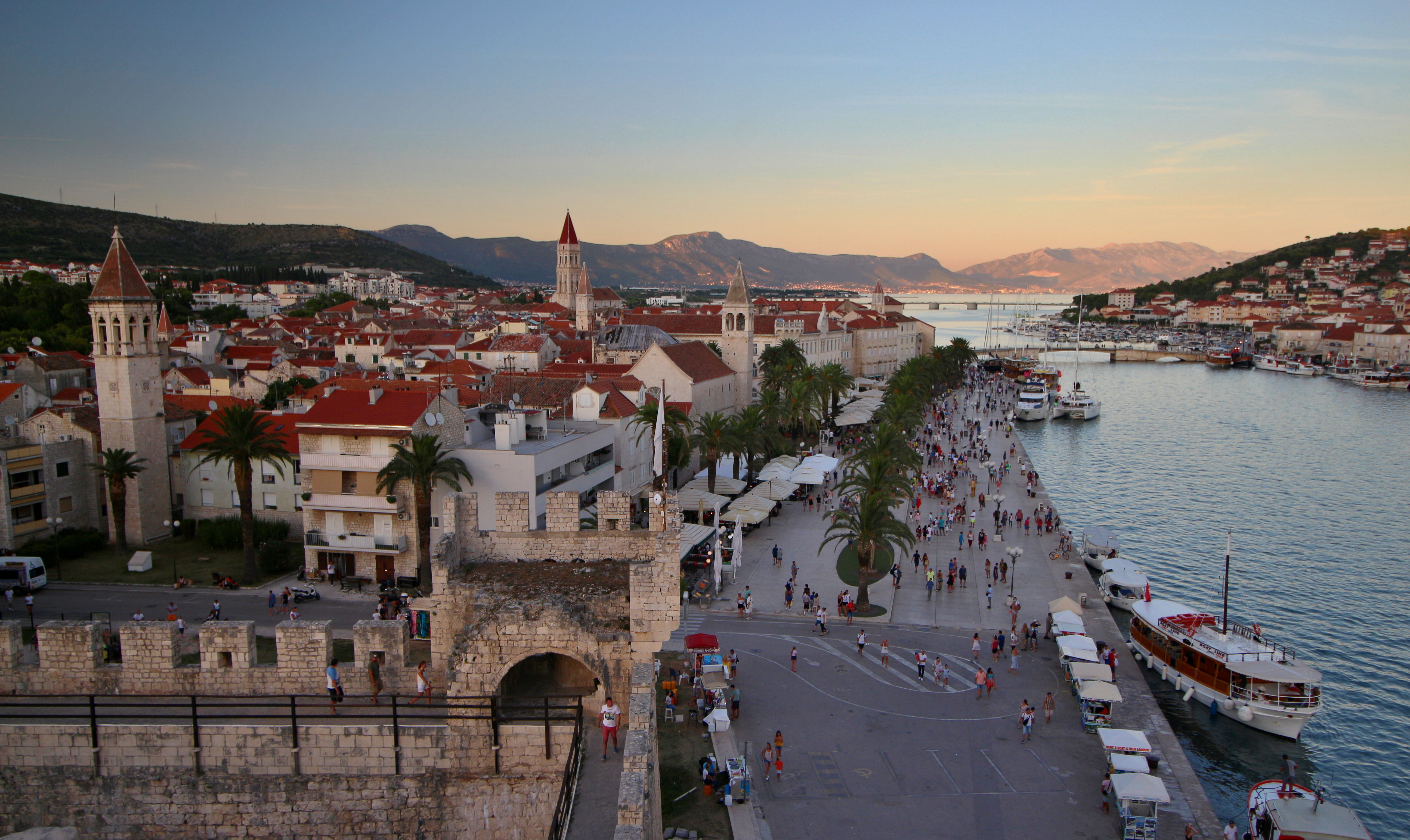 Pusat bersejarah Trogir telah dimasukkan dalam daftar Situs Warisan Dunia UNESCO sejak tahun 1997.