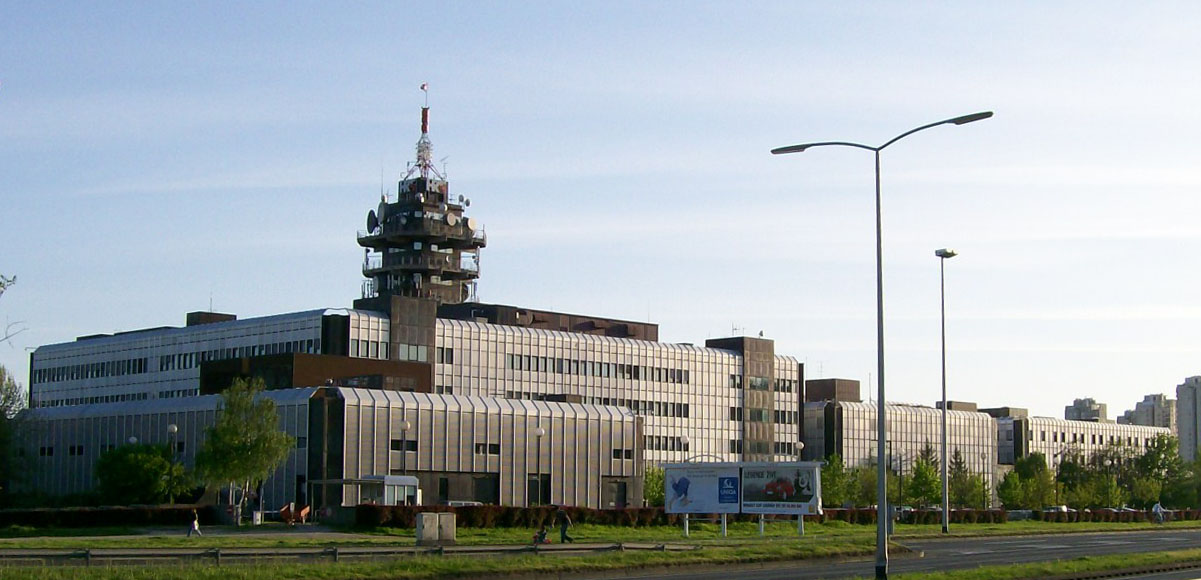 Radio Zagreb, sekarang bagian dari perusahaan penyiaran publik nasional Kroasia, Croatian Radiotelevision, adalah stasiun radio publik pertama di Eropa Tenggara.