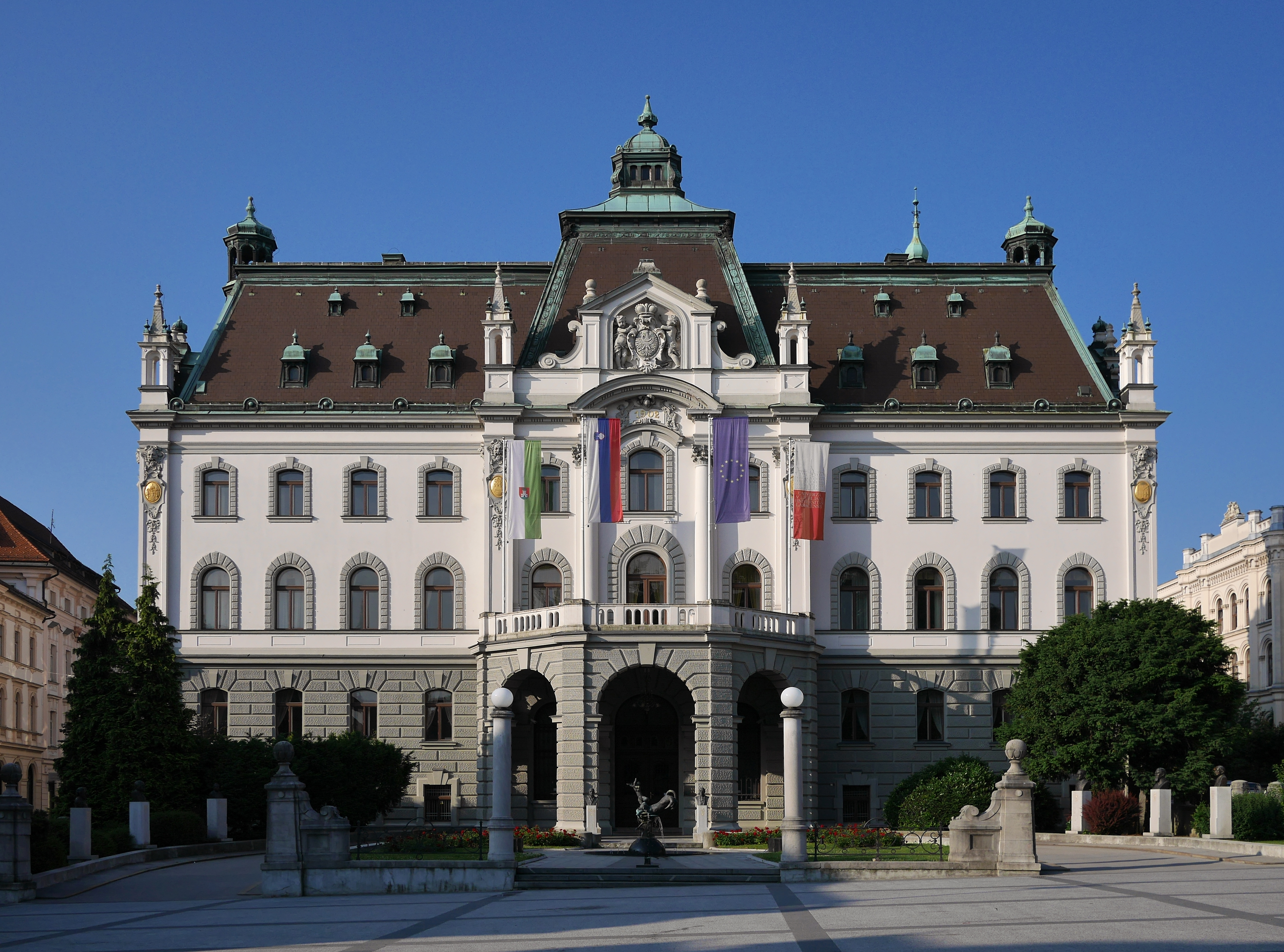 Gedung tata usaha Universitas Ljubljana