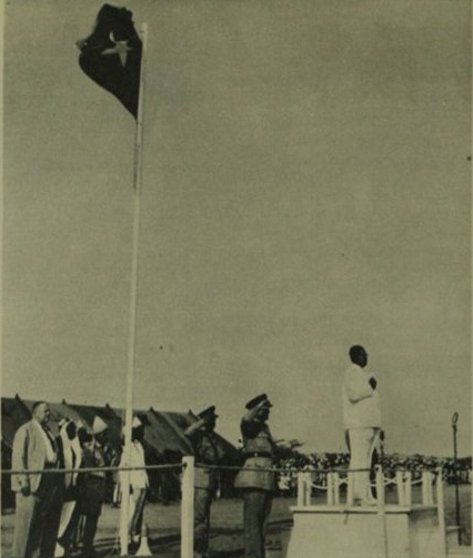 Somaliland mengibarkan Bendera Somalia pada upacara Kemerdekaan tanggal 26 Juni 1960. Perdana Menteri Negara Bagian Somaliland saat itu, Muhammad Haji Ibrahim Egal, memberi hormat kepada bendera.