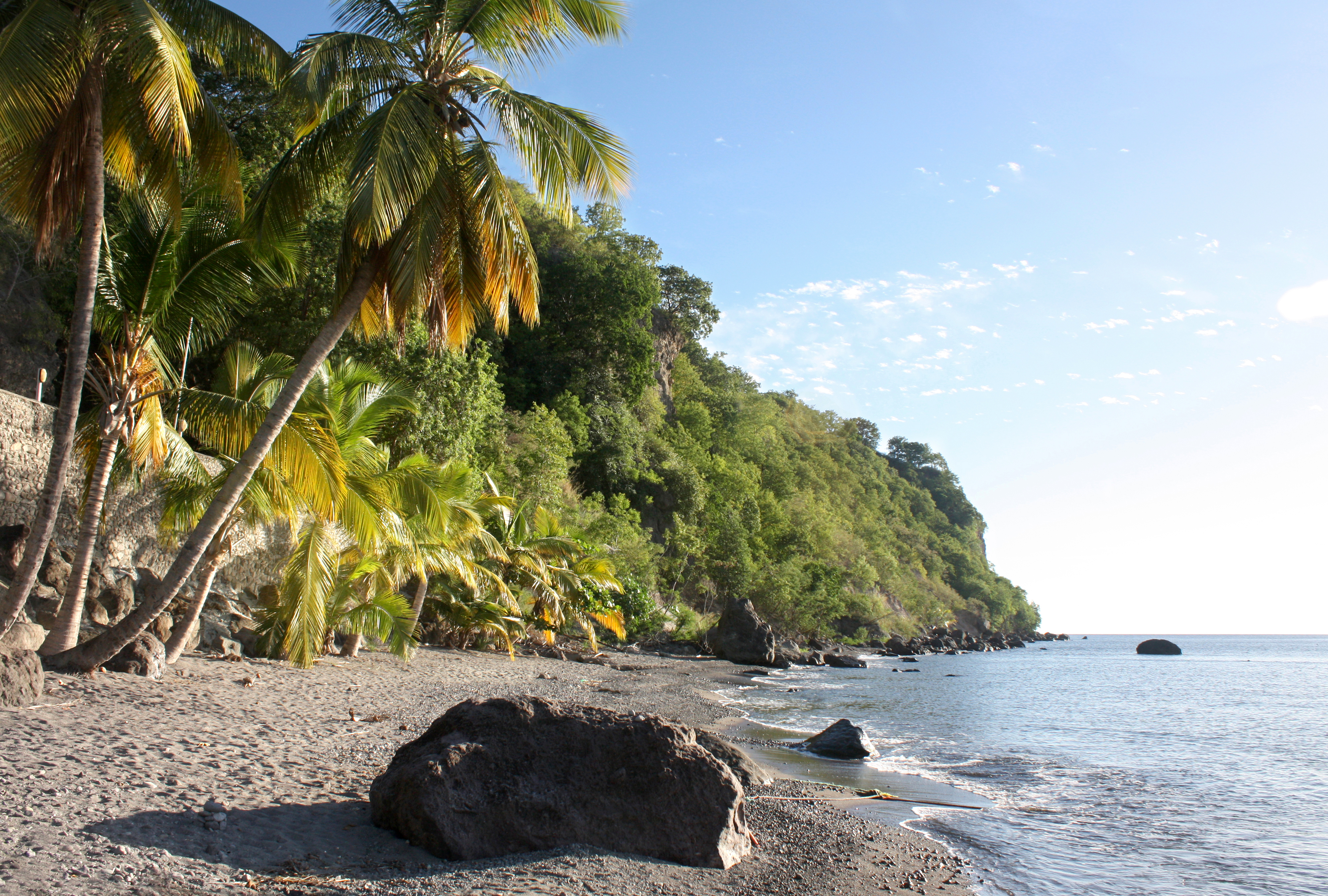 Vịnh Batalie, Dominica, một điểm thu hút khách du lịch.