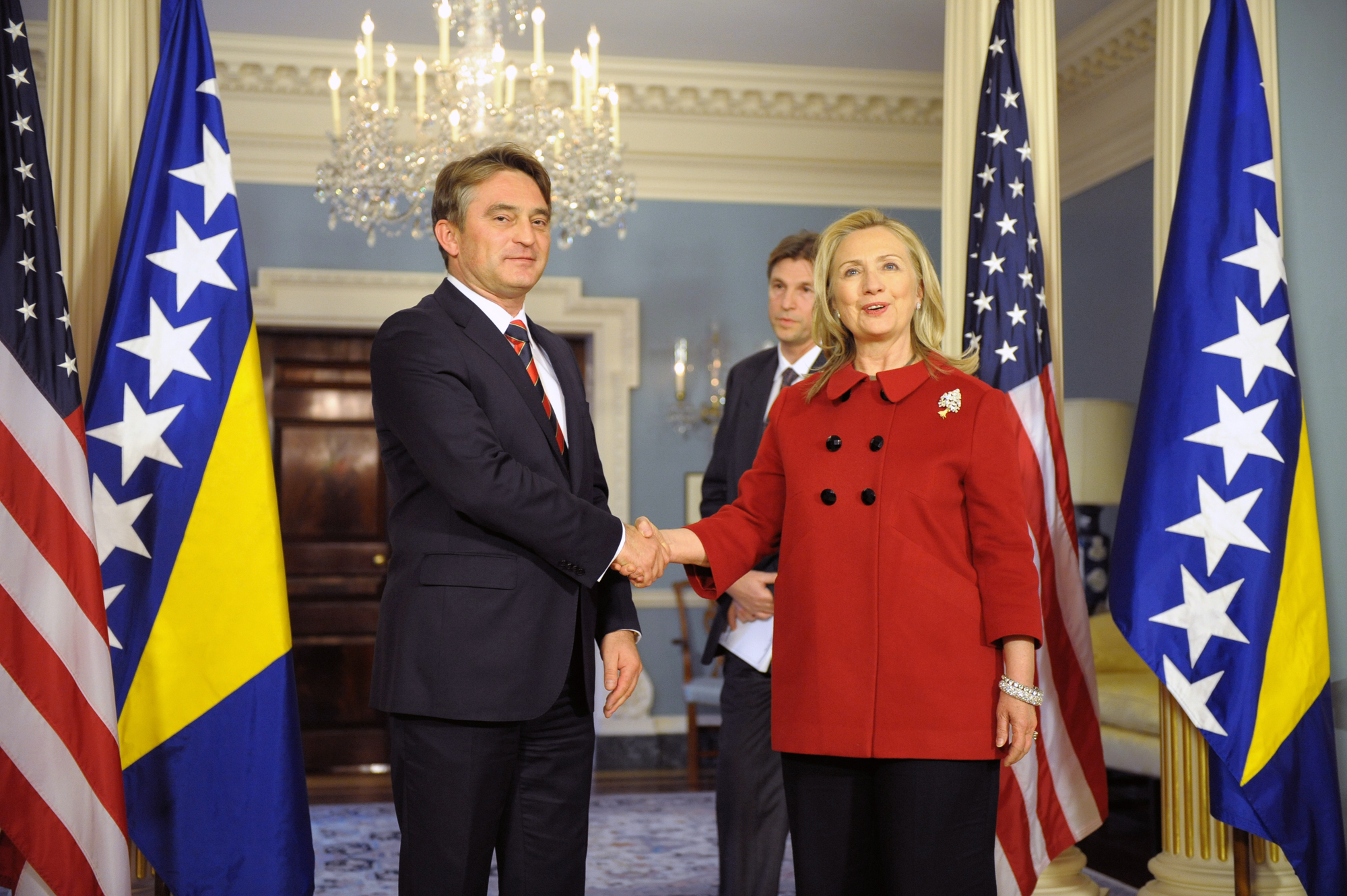 Željko Komšić, anggota Kroasia dari Presidensi Bosnia, dan Hillary Clinton, Menteri Luar Negeri AS, 13 Desember 2011.