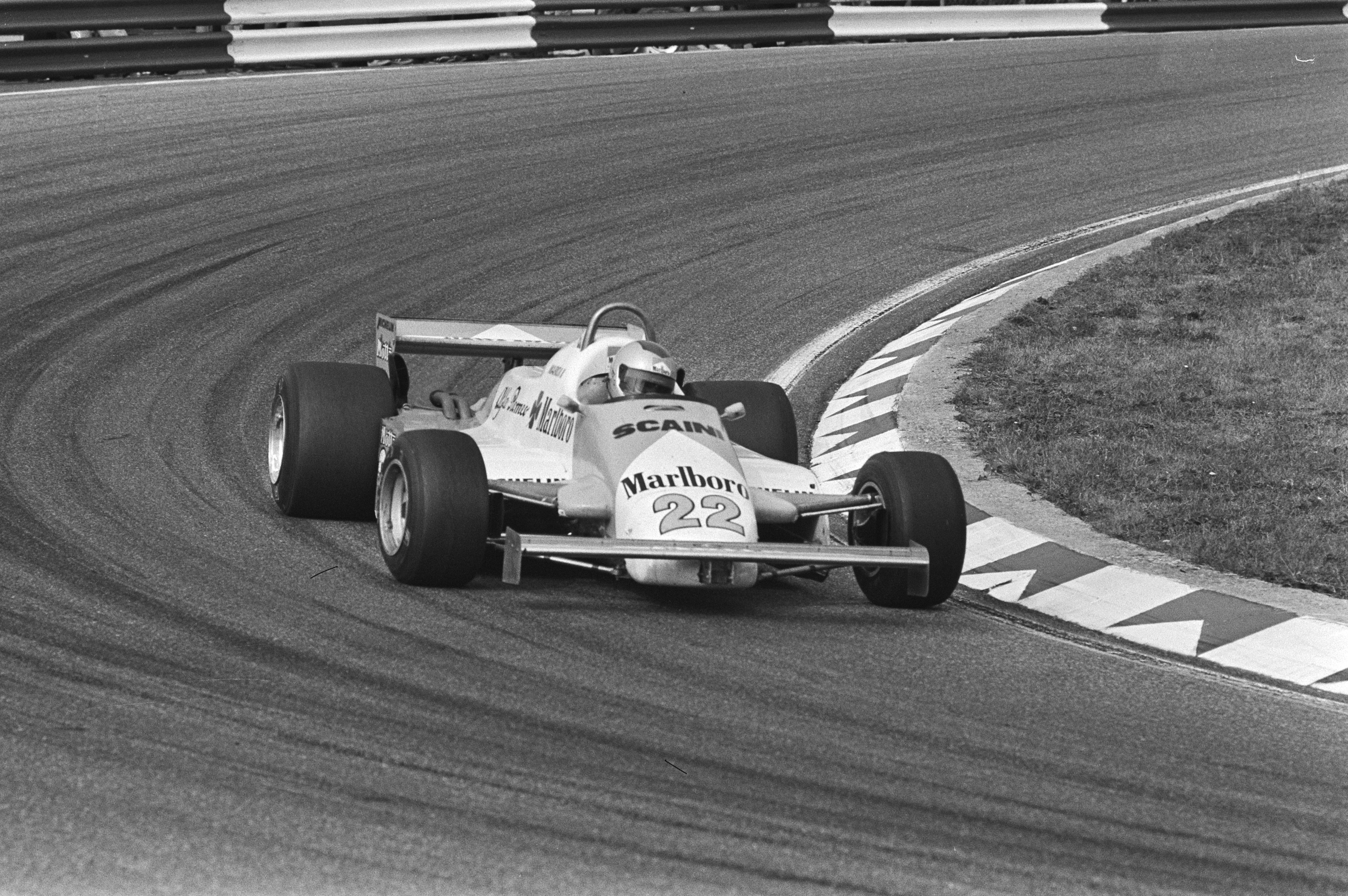 Andretti memandu Alfa Romeo 179C di Grand Prix Belanda 1981.