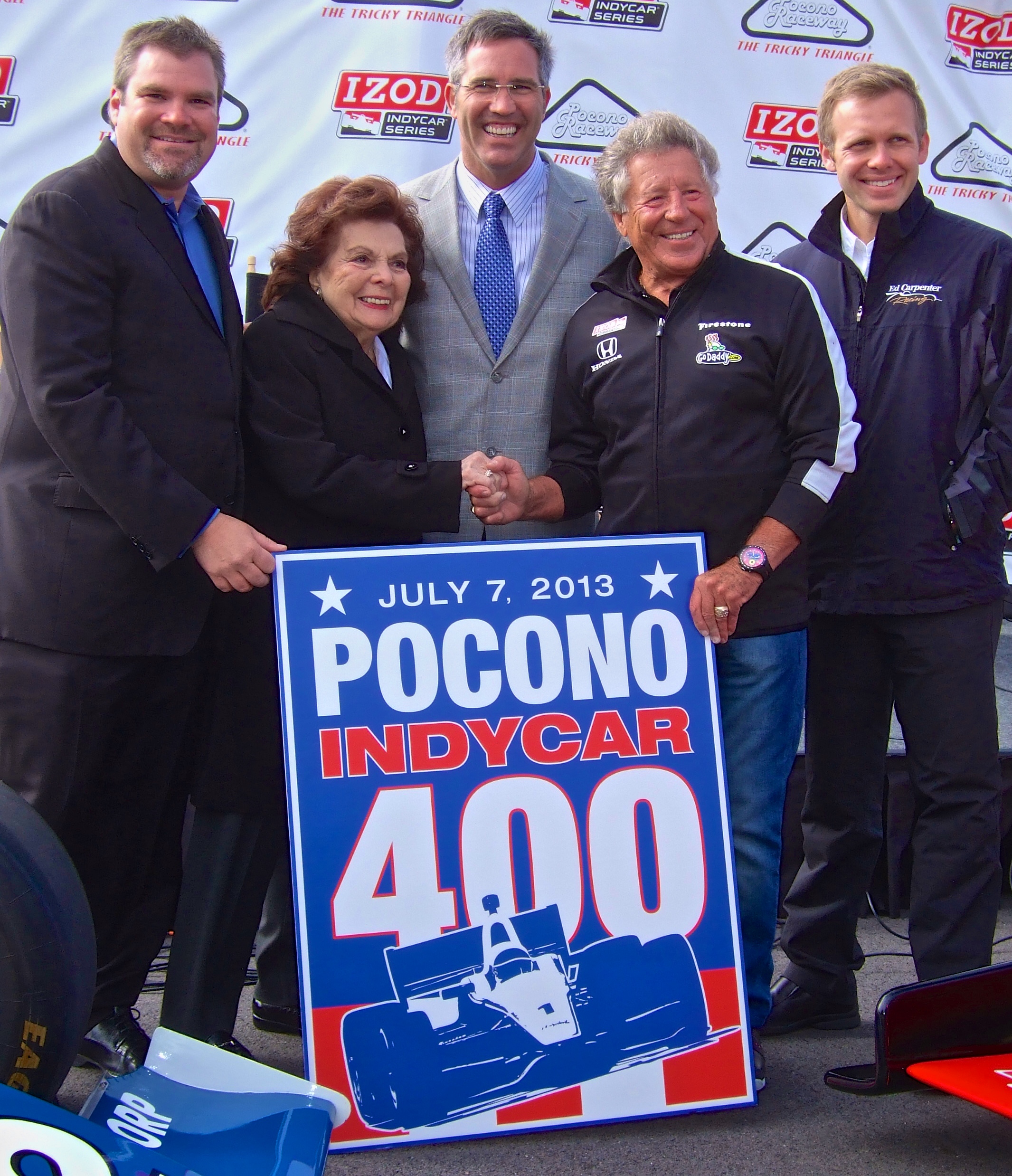 Andretti (kedua dari kanan) pada tahun 2011, mengumumkan kembalinya Pocono Raceway ke jadual IndyCar Series.