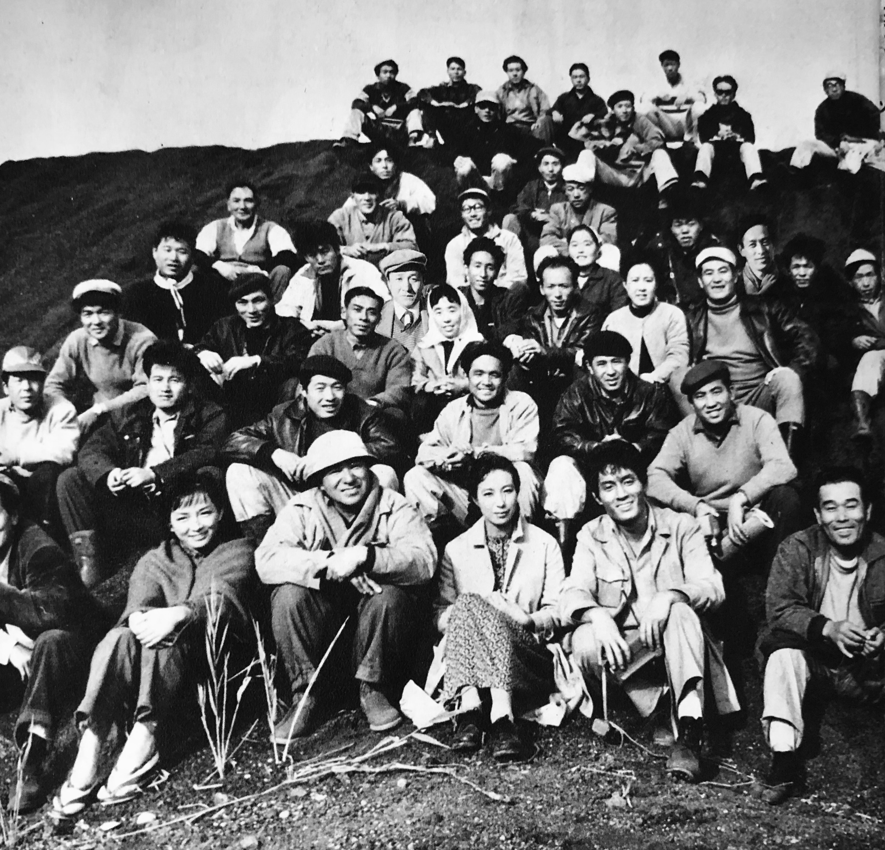 Kobayashi (bottom, second from left) with the cast of No Greater Love in 1959