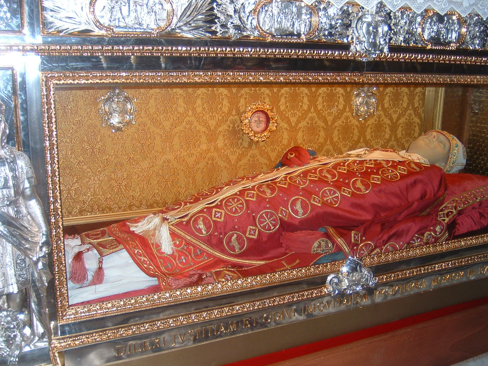 Patung lilin jenazah Gregorius VII di Katedral Salerno.