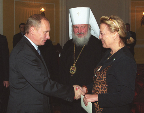 Vladimir Putin, Metropolitan Kirill dan Xenia Sheremeteva-Yusupova pada Oktober 2001.