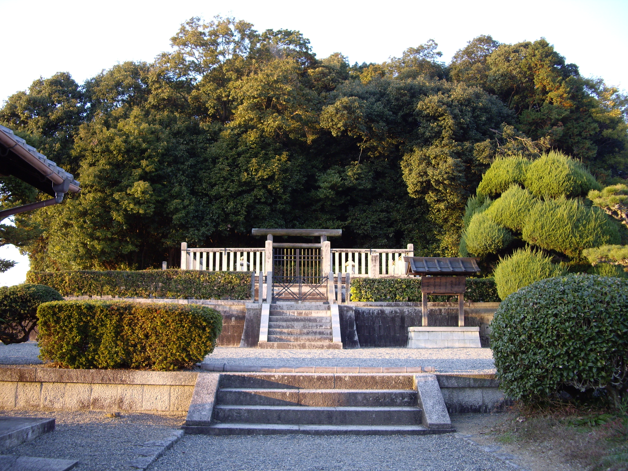 天武天皇と持統天皇の陵墓(檜隈大内陵)
