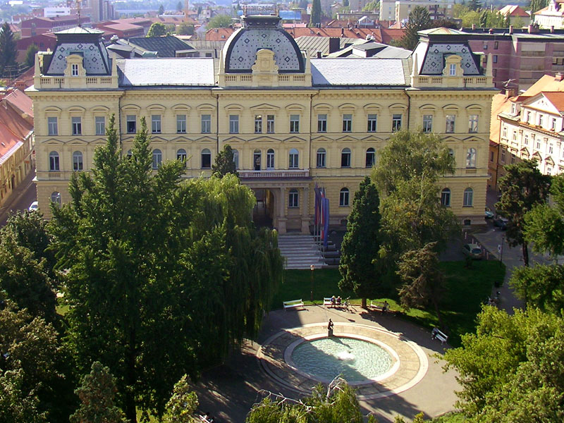 Gedung tata usaha Universitas Maribor