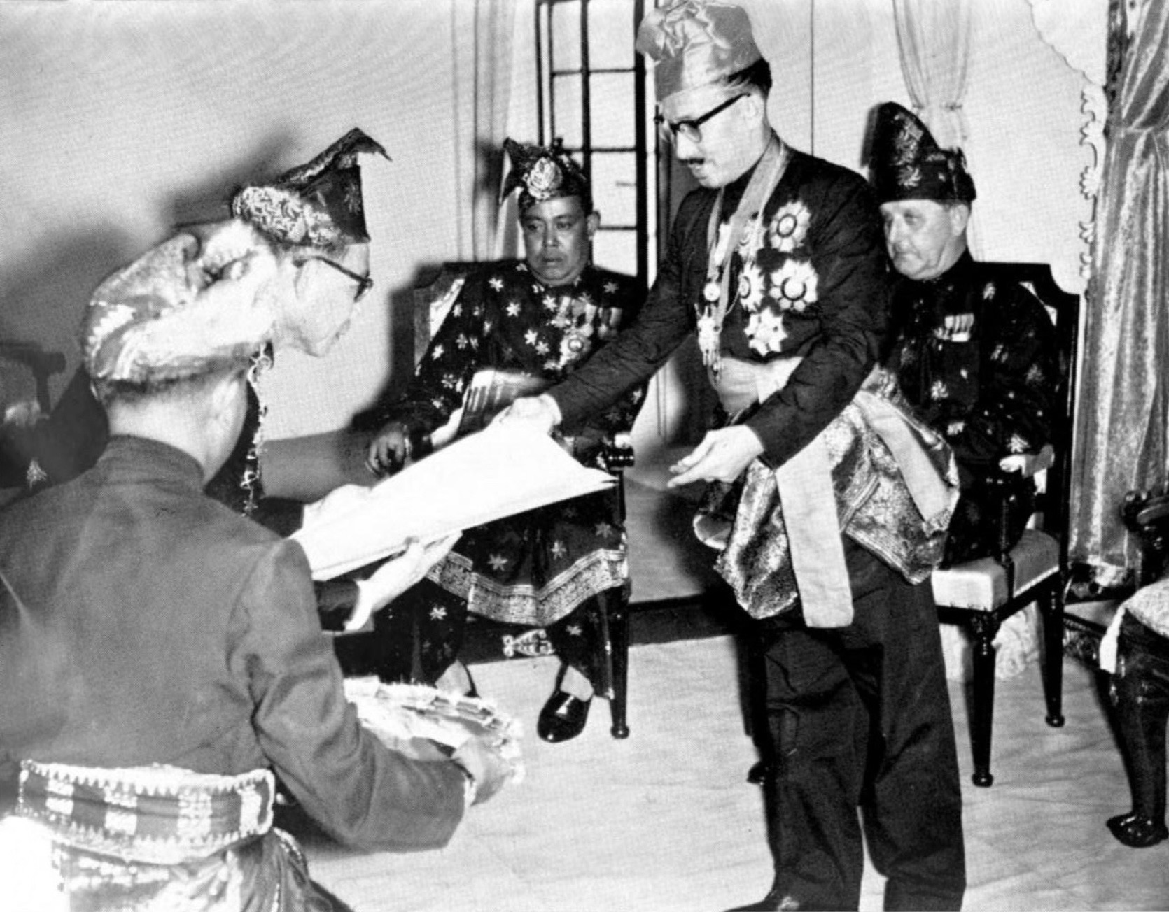 At the Lapau in 1959, Omar Ali Saifuddien giving the country's first Menteri Besar his instrument of office