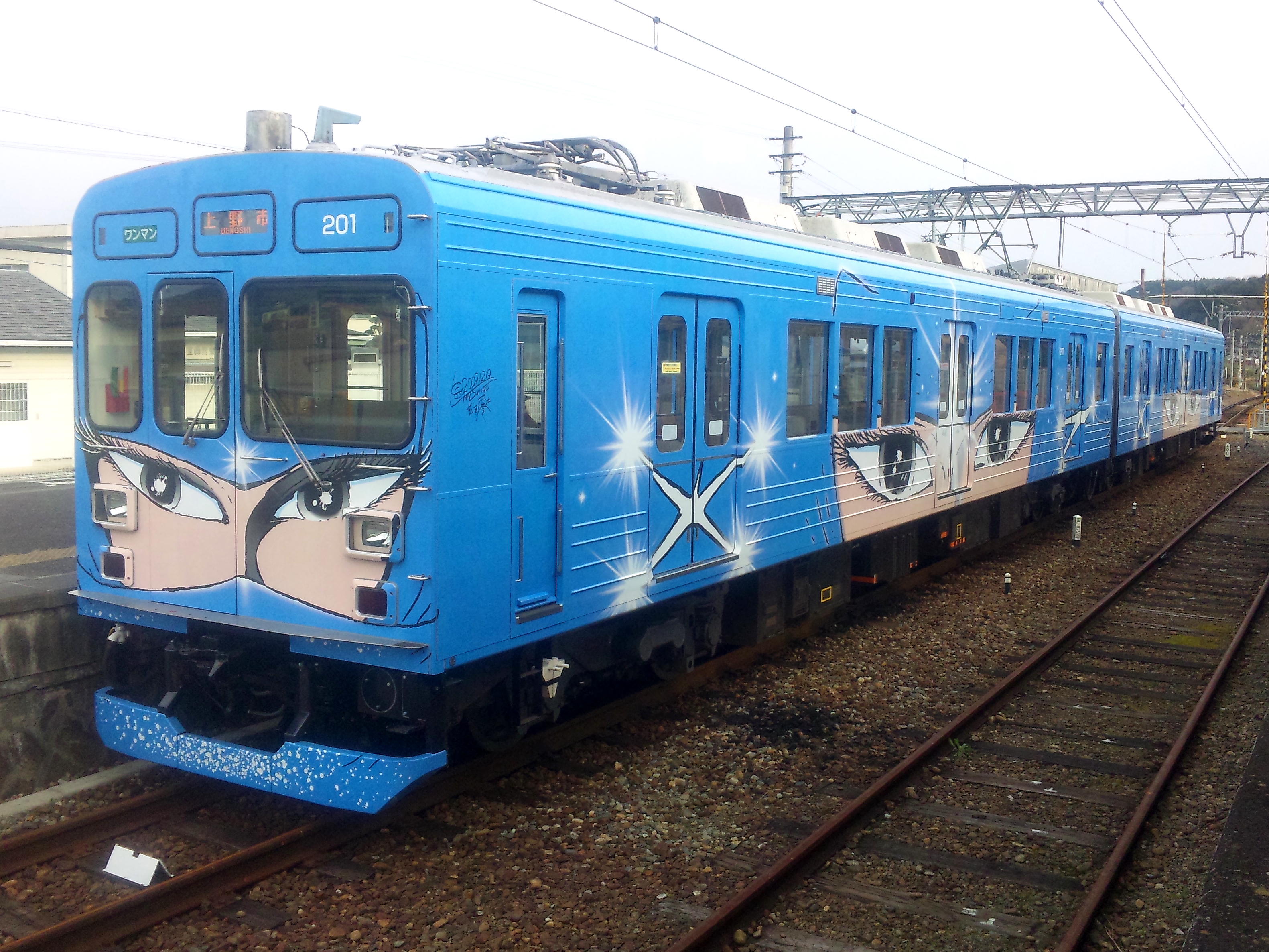 ลายเซ็นของเลอิจิ มัตสึโมโตะ ที่รถไฟอิงะ 200 ซีรีส์ 201
