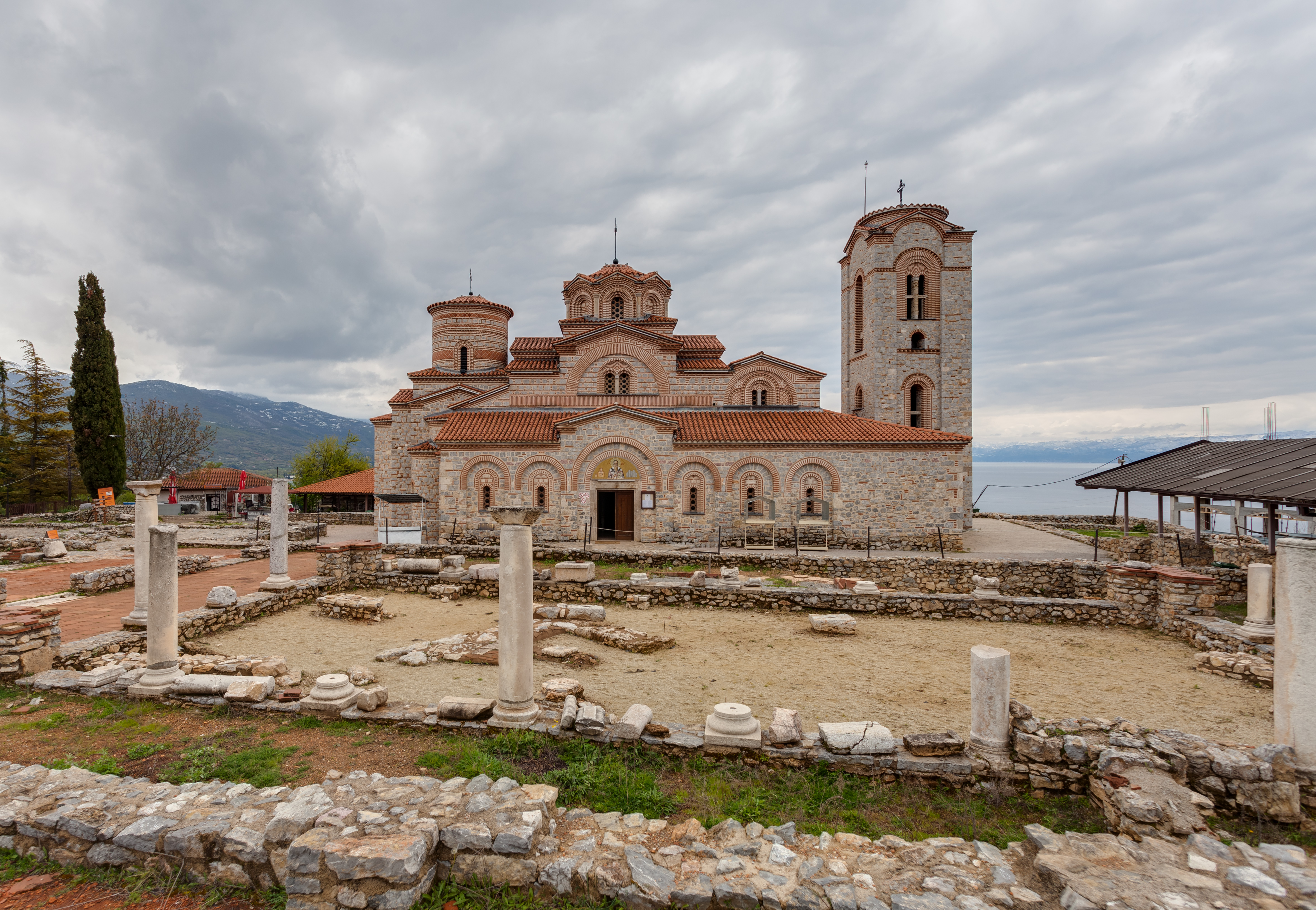 Gereja Santo Klemens dan Panteleimon, terletak di Ohrid.
