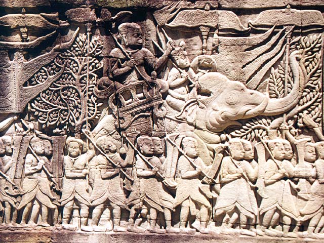 Phù điêu mô tả quân Khmer giao chiến với quân Chăm tại đền Bayon ở Angkor.