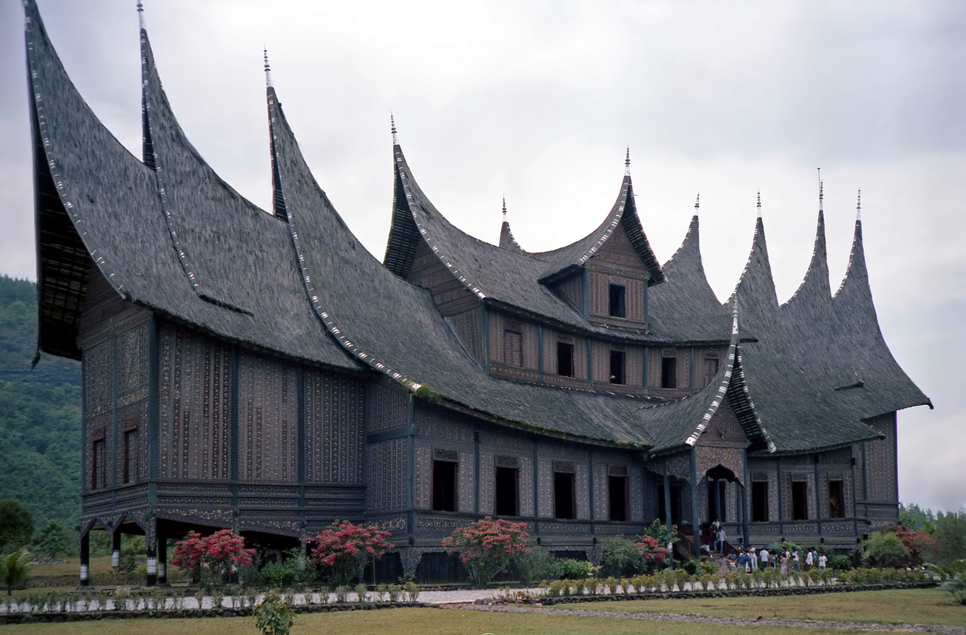 Cung điện Pagaruyung, một công trình kiến trúc Minangkabau từ Tây Sumatra.