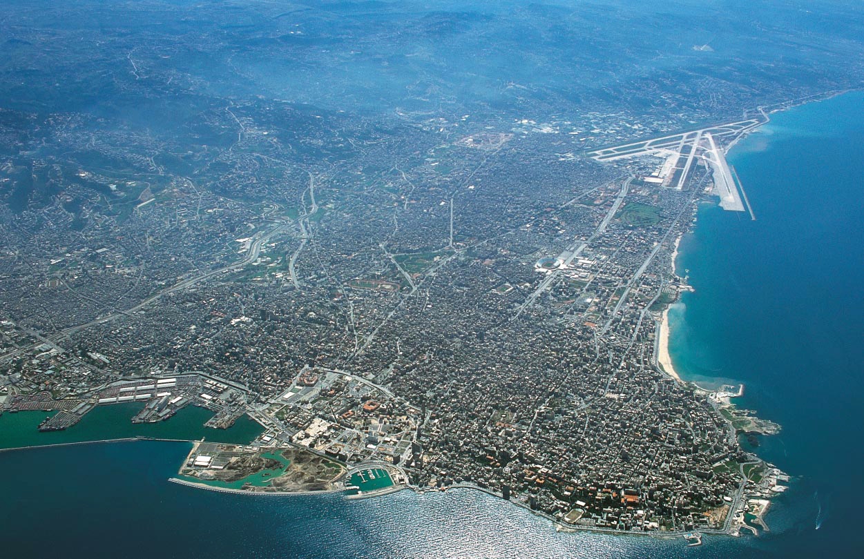Beirut, yang terletak di Laut Mediterania, adalah kota terpadat di Lebanon.