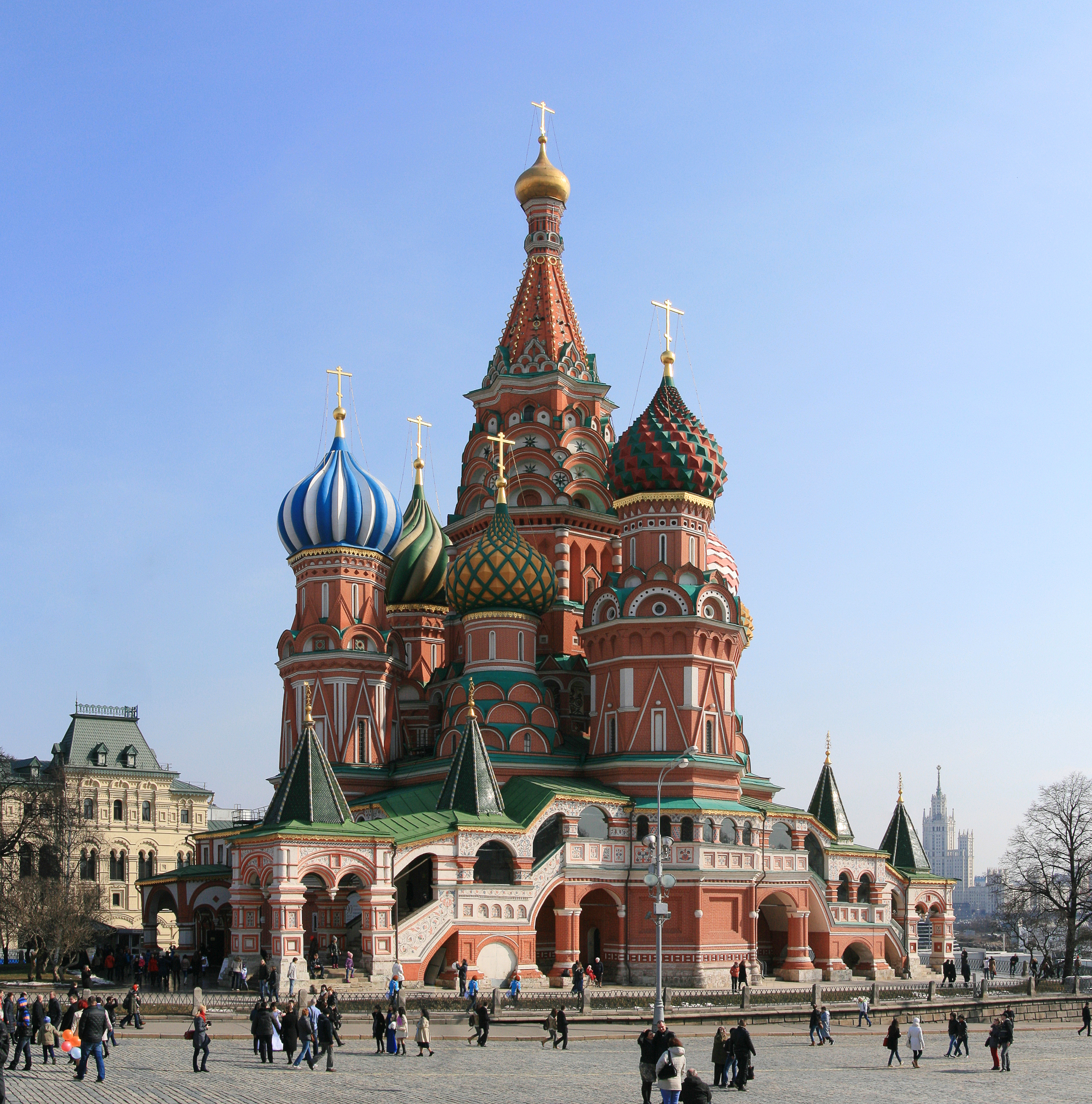 Katedral Santo Basil di Moskwa adalah arsitektur religius paling ikonik di Rusia.