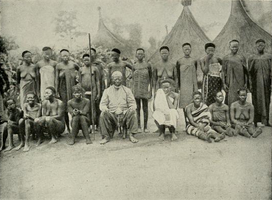 1906년, 방가수의 술탄과 그의 부인들.