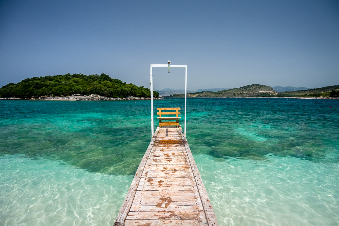 Pulau-pulau kecil Ksamil terletak di Taman Nasional Butrint