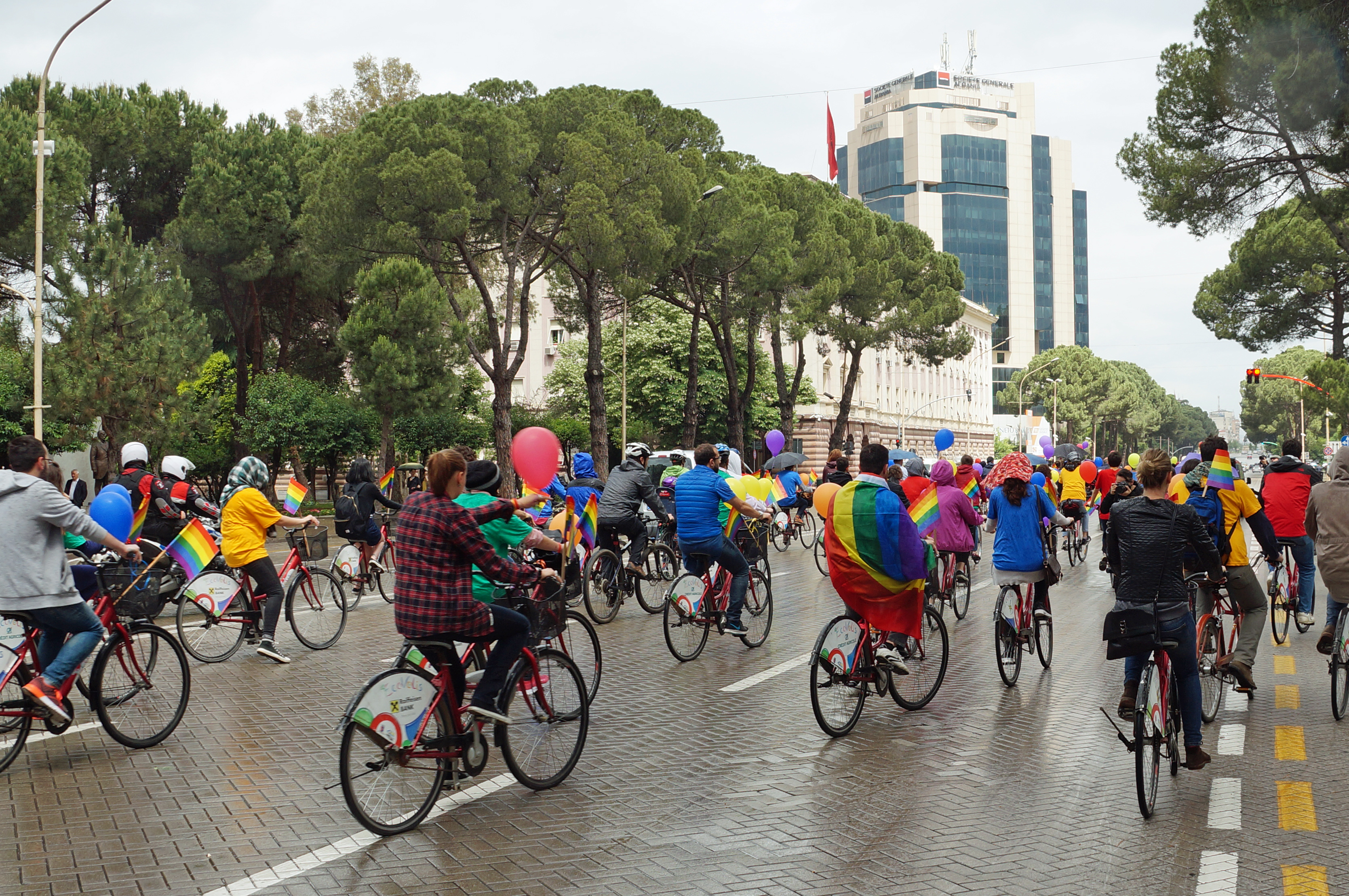 Cuộc diễu hành LGBT+ Pride năm 2016 tại Tirana.
