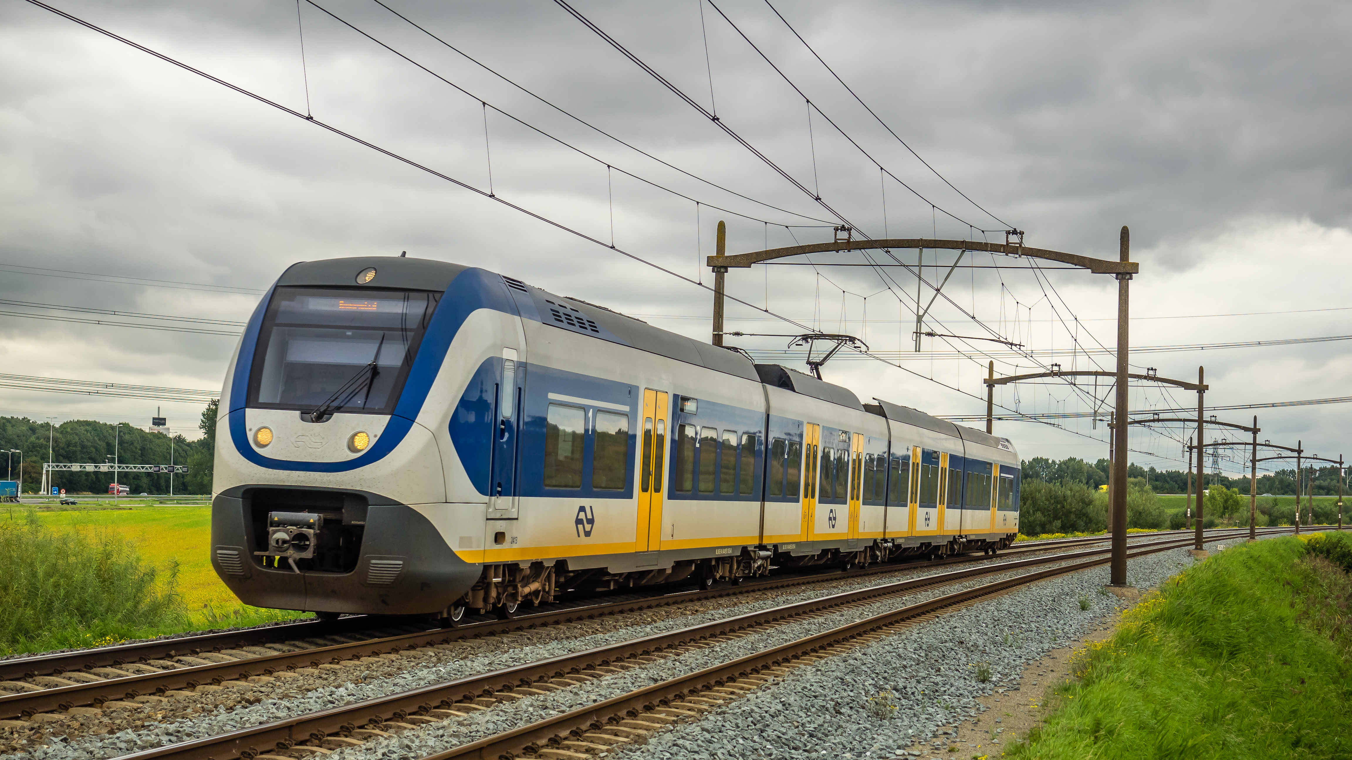Kereta regional yang dioperasikan oleh Nederlandse SpoorwegenNederlandse SpoorwegenBahasa Belanda (NS)