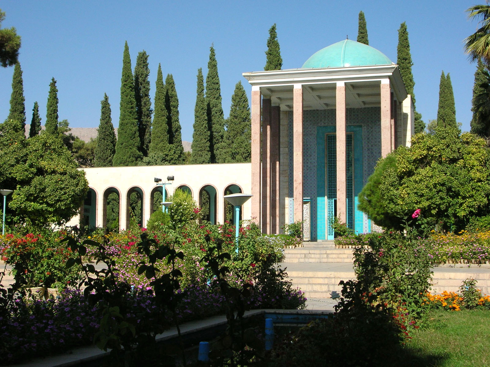 Makam Saadi di Shiraz.